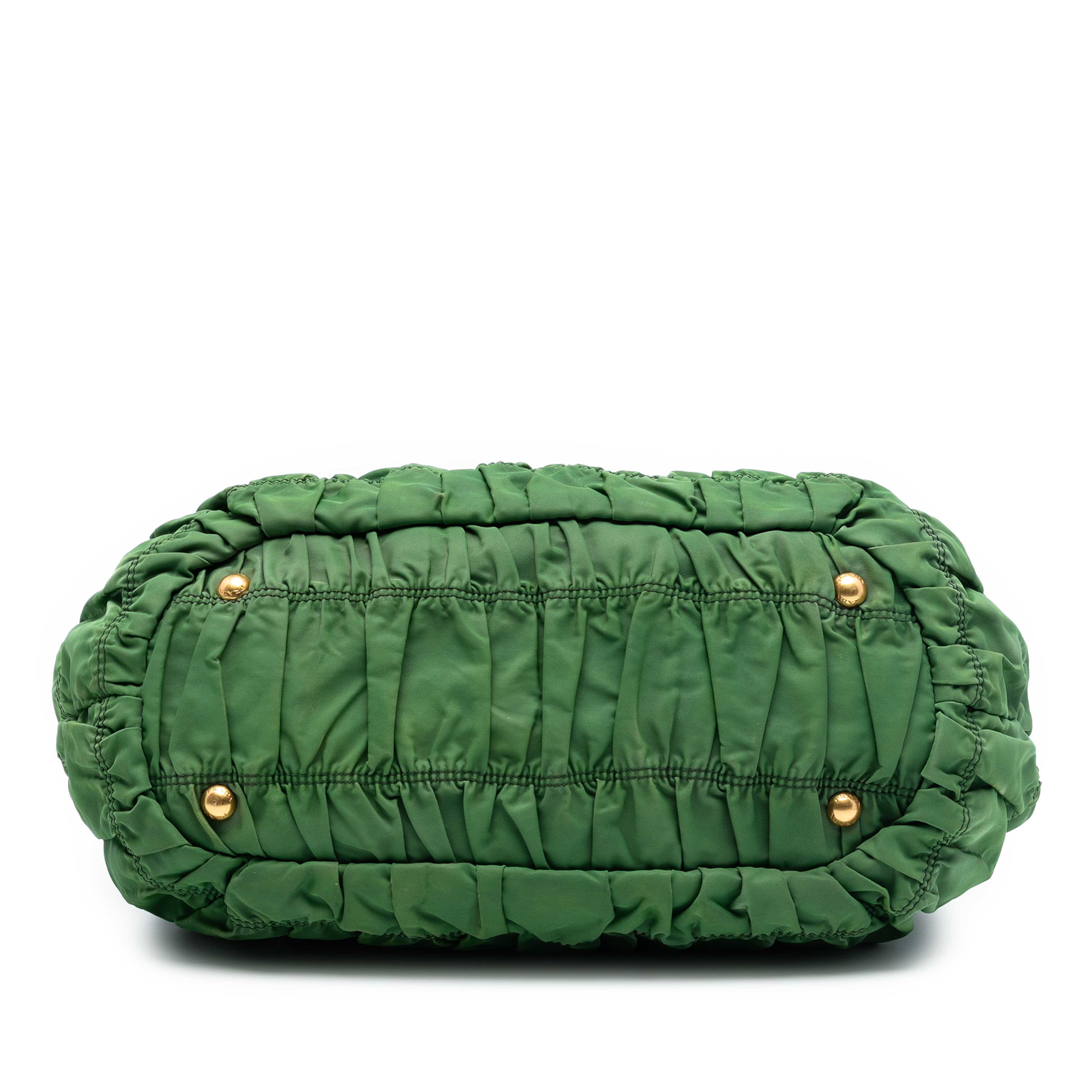 Prada Tessuto Gaufre Tote, från Luxclusif, i färgen green. Klicka för att öppna bilden i stort format