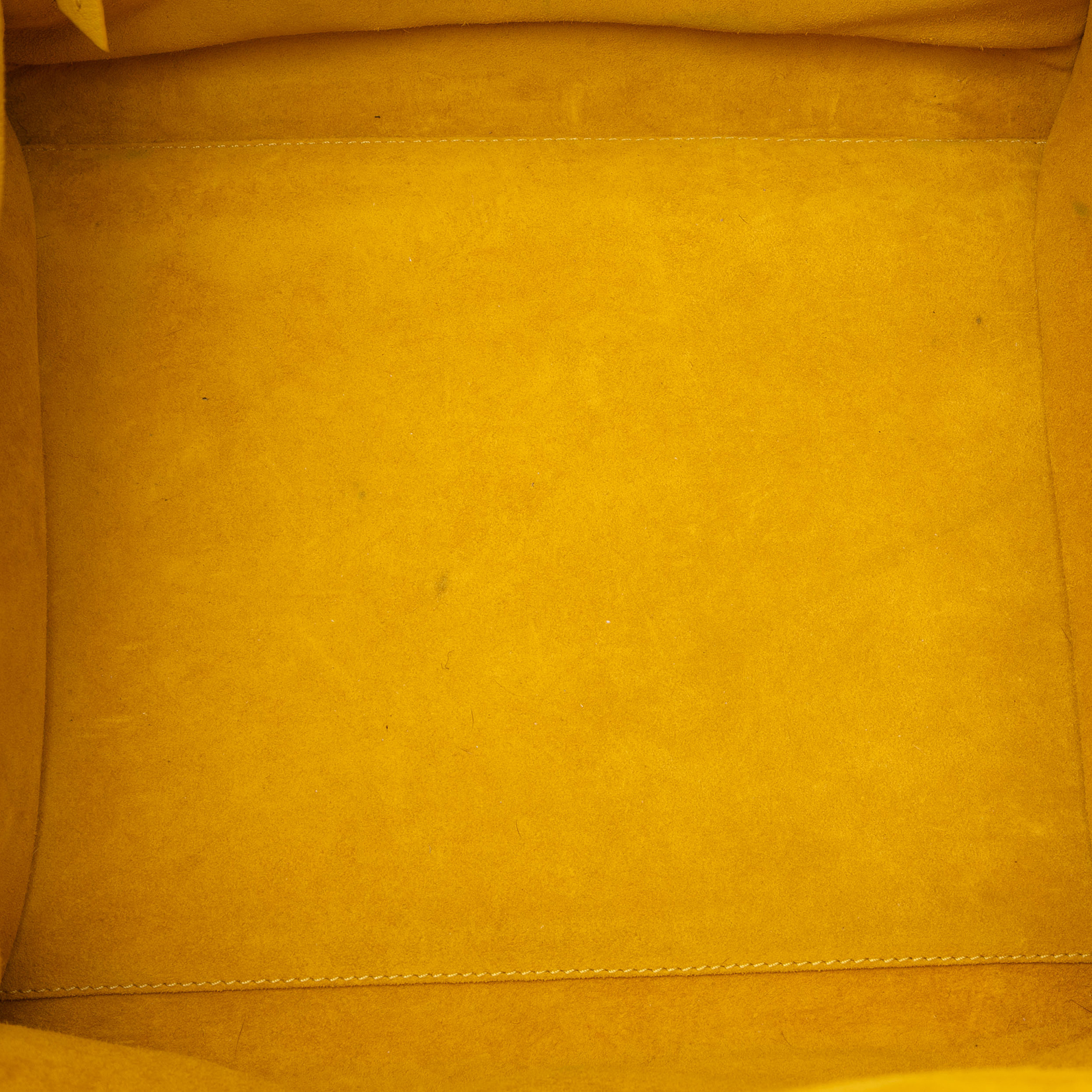 Celine Medium Leather Phantom Luggage Tote, från Luxclusif, i färgen yellow. Klicka för att öppna bilden i stort format