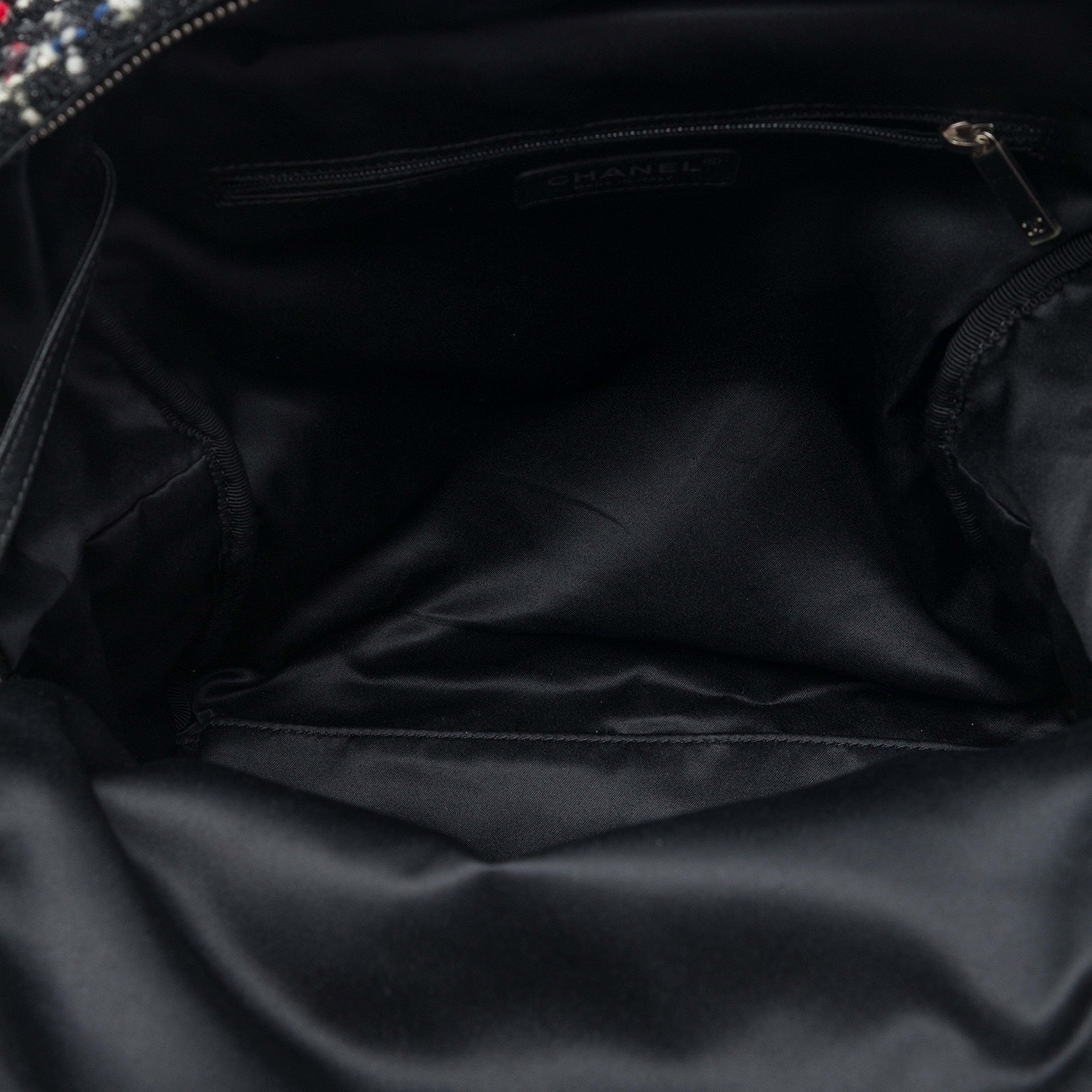Chanel Quilted Nylon And Tweed Astronaut Essentials Backpack, från Luxclusif, i färgen svart. Klicka för att öppna bilden i stort format