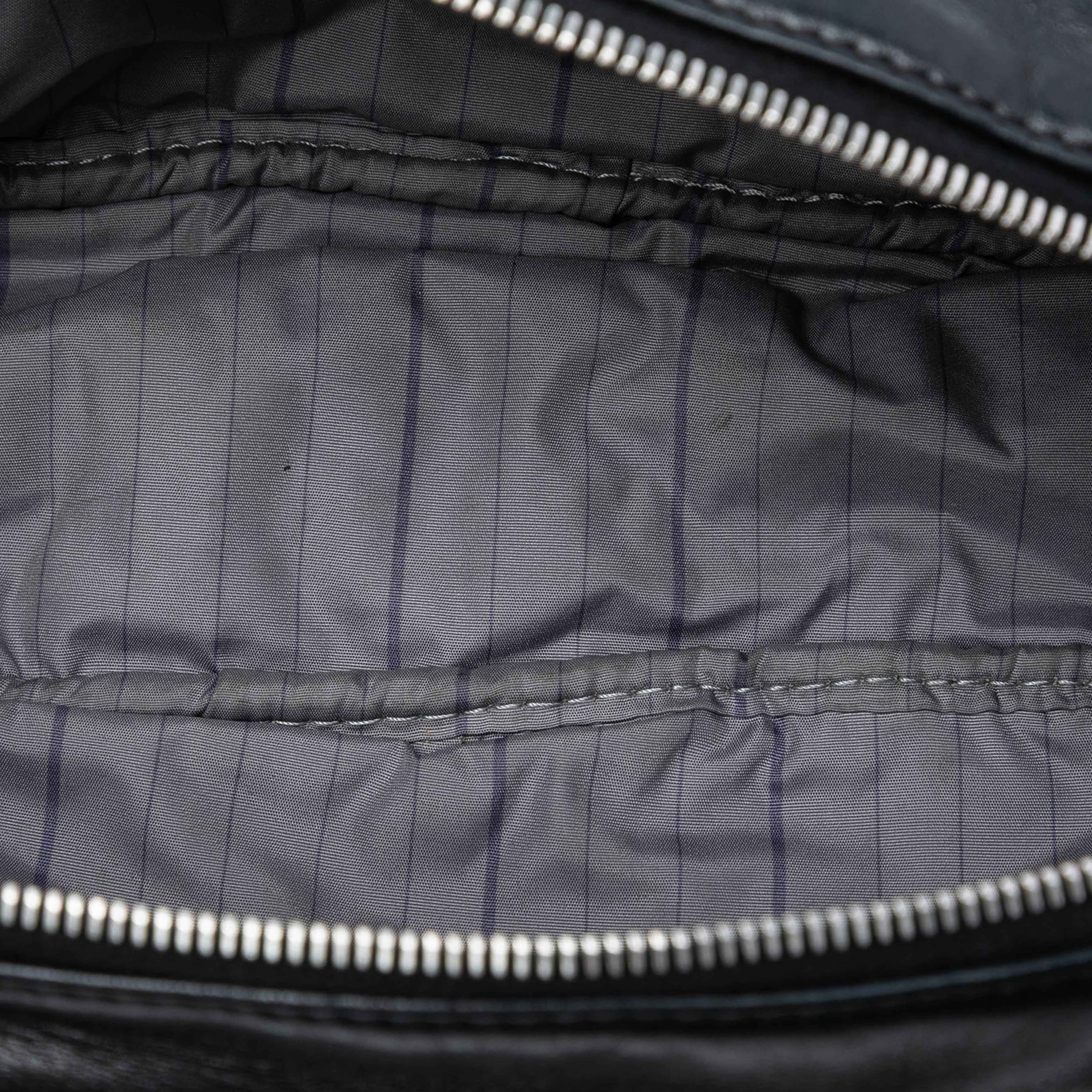 Chanel Quilted Lambskin Chain Shoulder Bag, från Luxclusif, i färgen black. Klicka för att öppna bilden i stort format