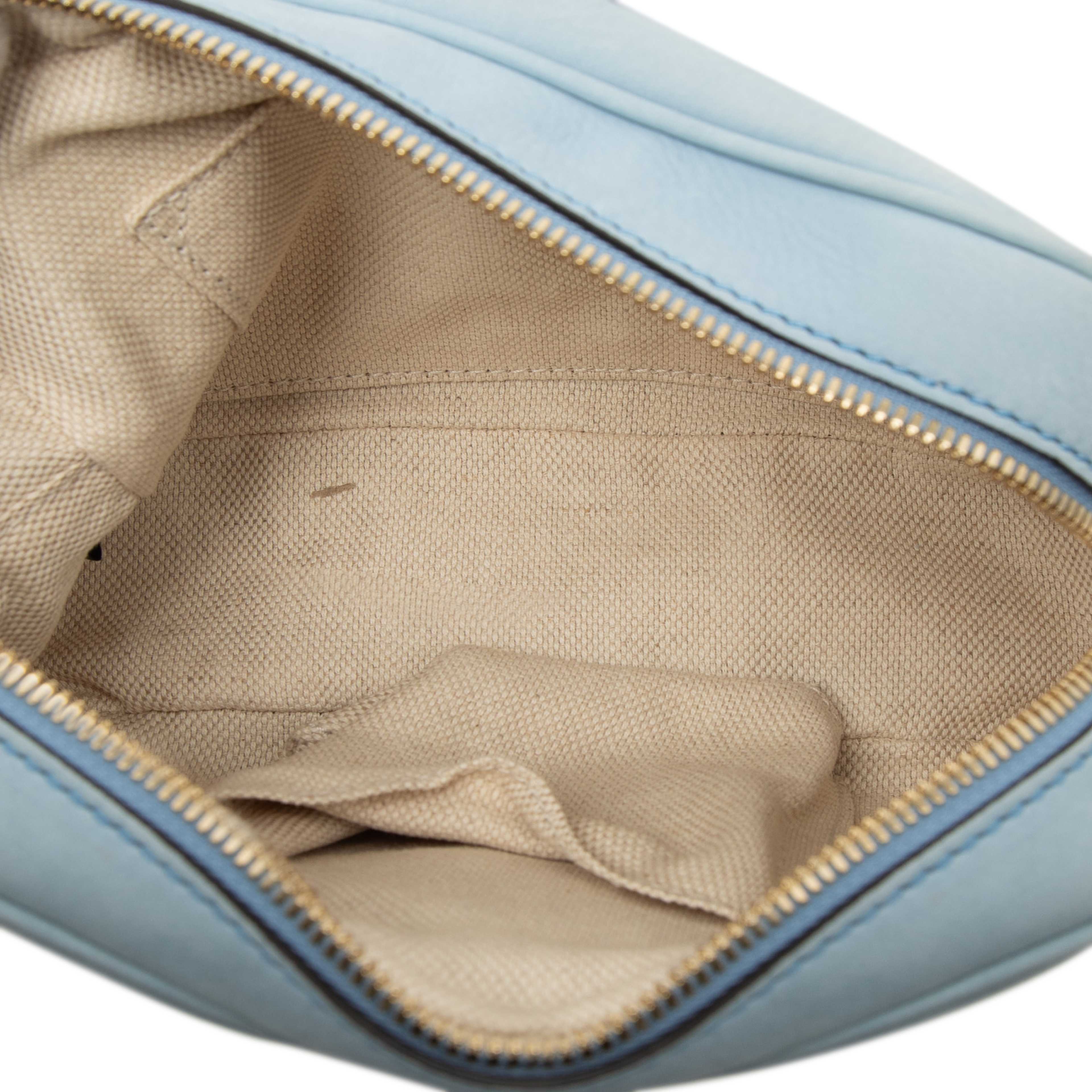 Gucci Nubuck Soho Disco Crossbody, från Luxclusif, i färgen light blue. Klicka för att öppna bilden i stort format