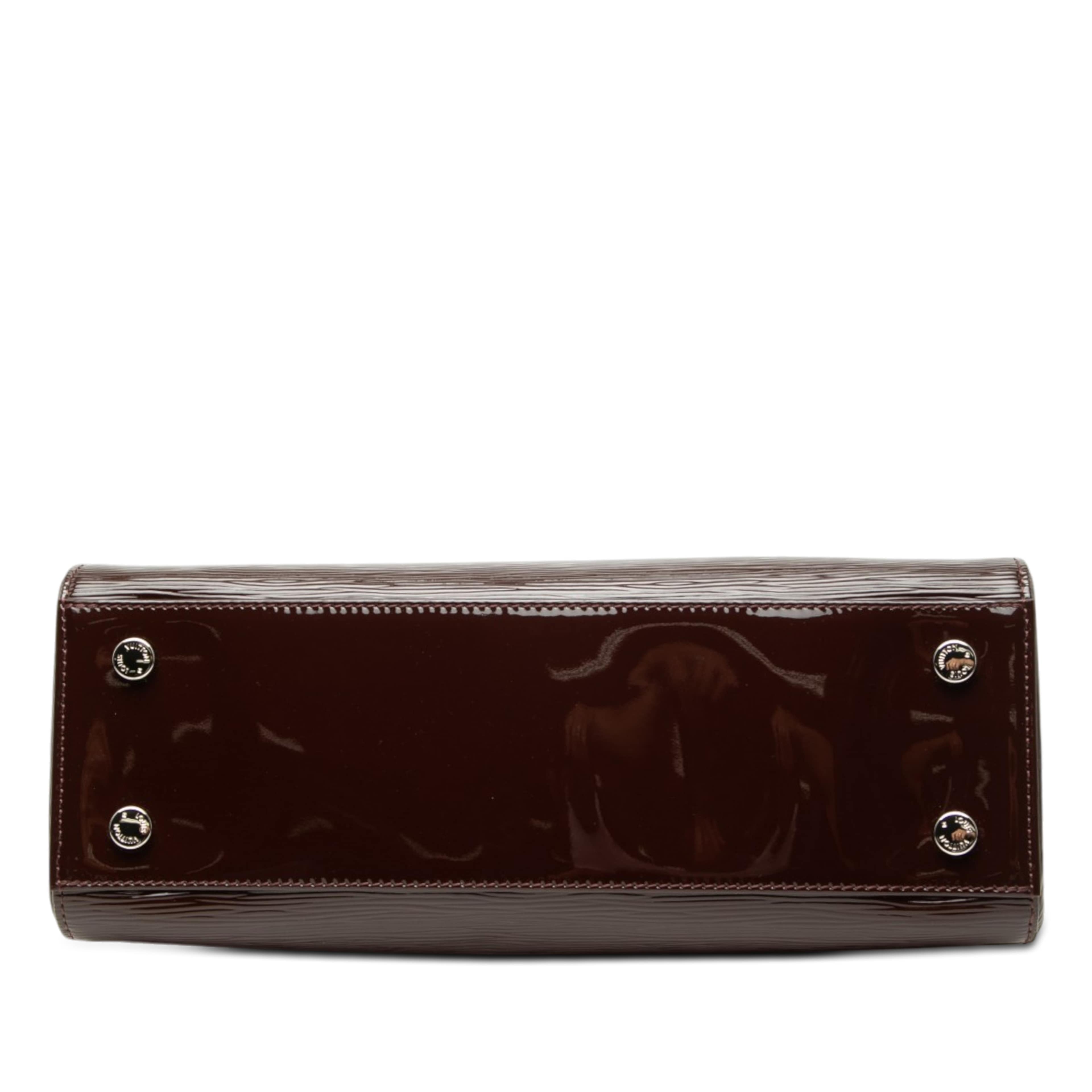 Louis Vuitton Electric Epi Brea Mm, från Luxclusif, i färgen purpur. Klicka för att öppna bilden i stort format