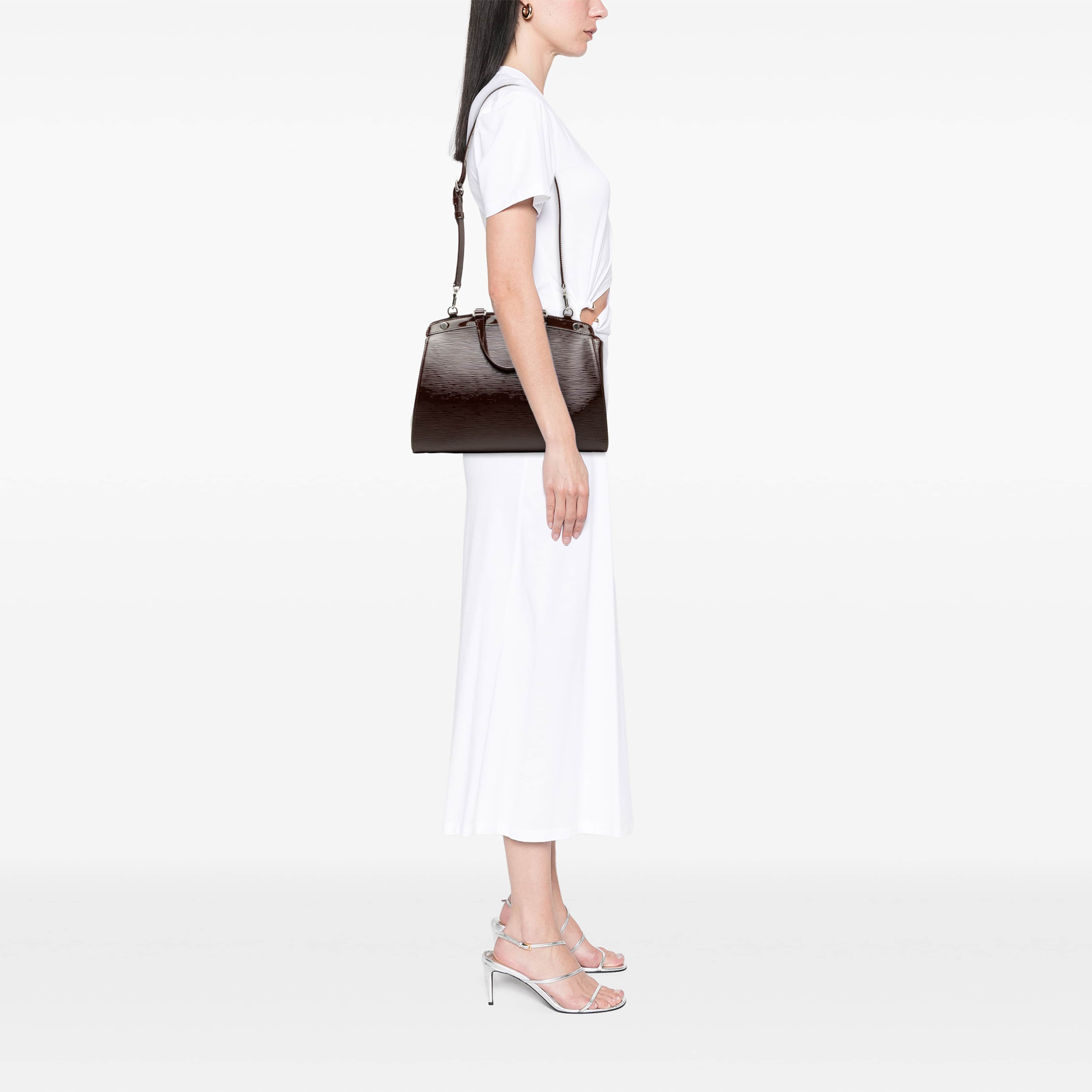 Louis Vuitton Electric Epi Brea Mm, från Luxclusif, i färgen purpur. Klicka för att öppna bilden i stort format
