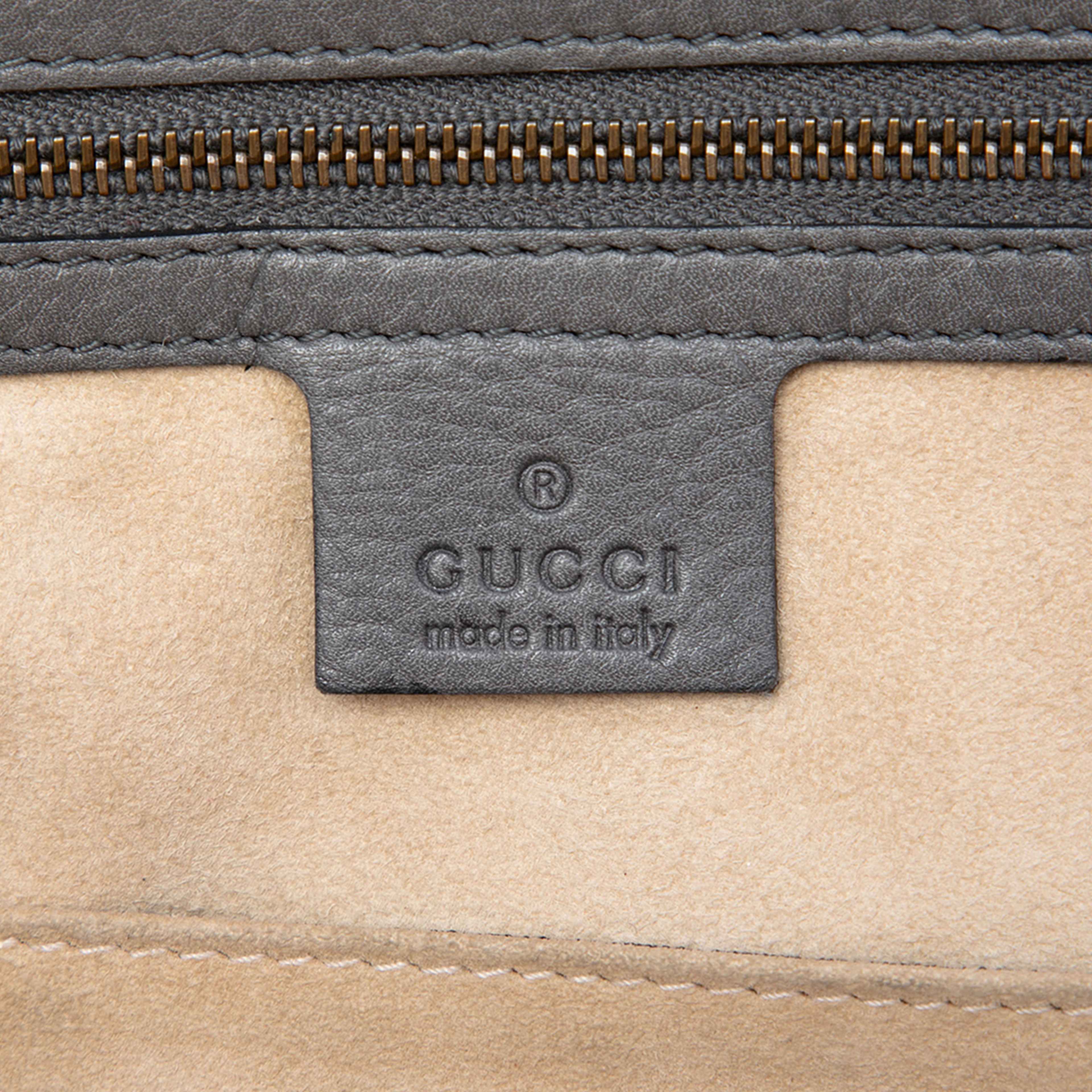 Gucci Medium Calfskin 1973 Handbag, från Luxclusif, i färgen grå. Klicka för att öppna bilden i stort format