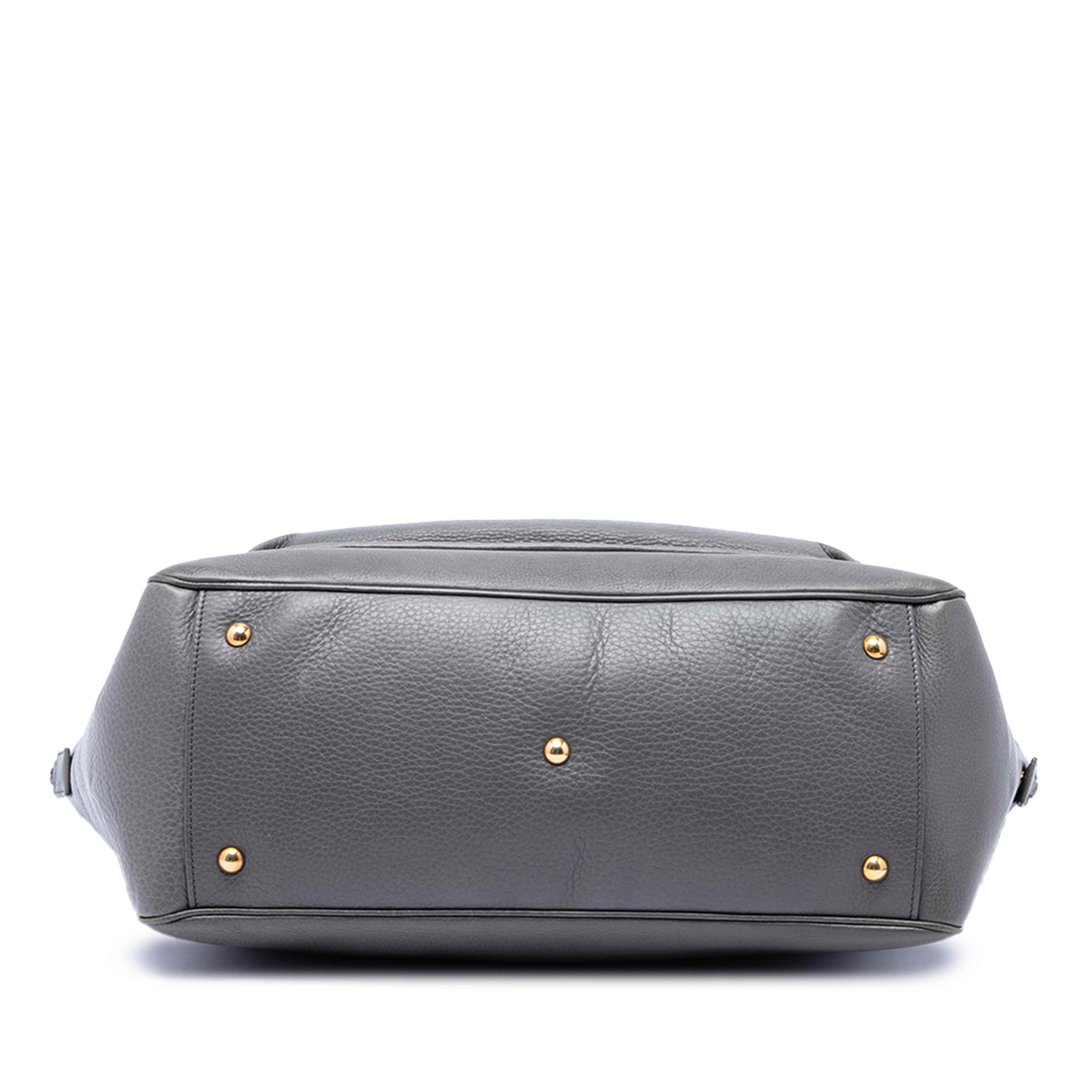 Gucci Medium Calfskin 1973 Handbag, från Luxclusif, i färgen grå. Klicka för att öppna bilden i stort format