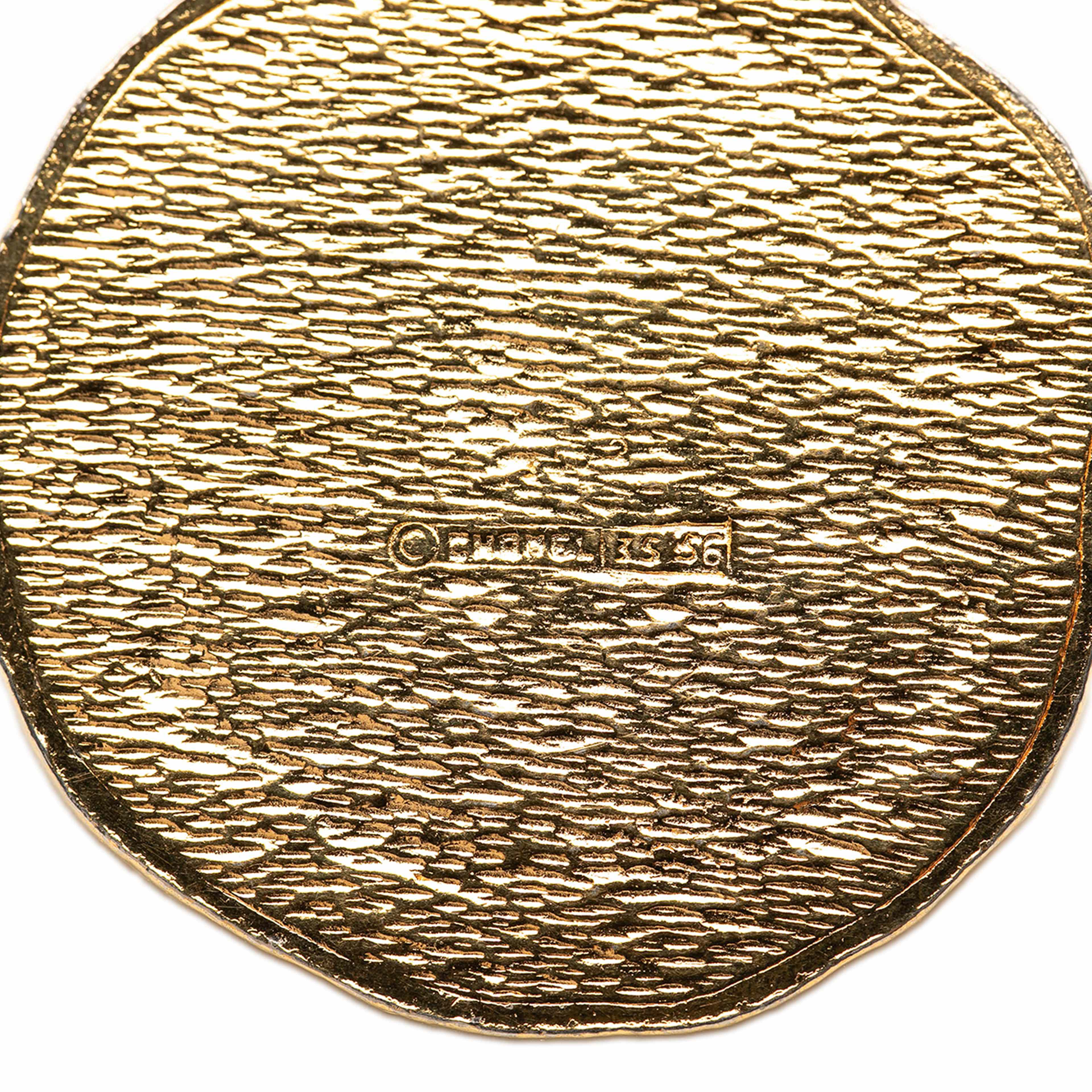 Chanel Cc Gold Plated Centaur Medallion Pendant Necklace, från Luxclusif, i färgen guld. Klicka för att öppna bilden i stort format