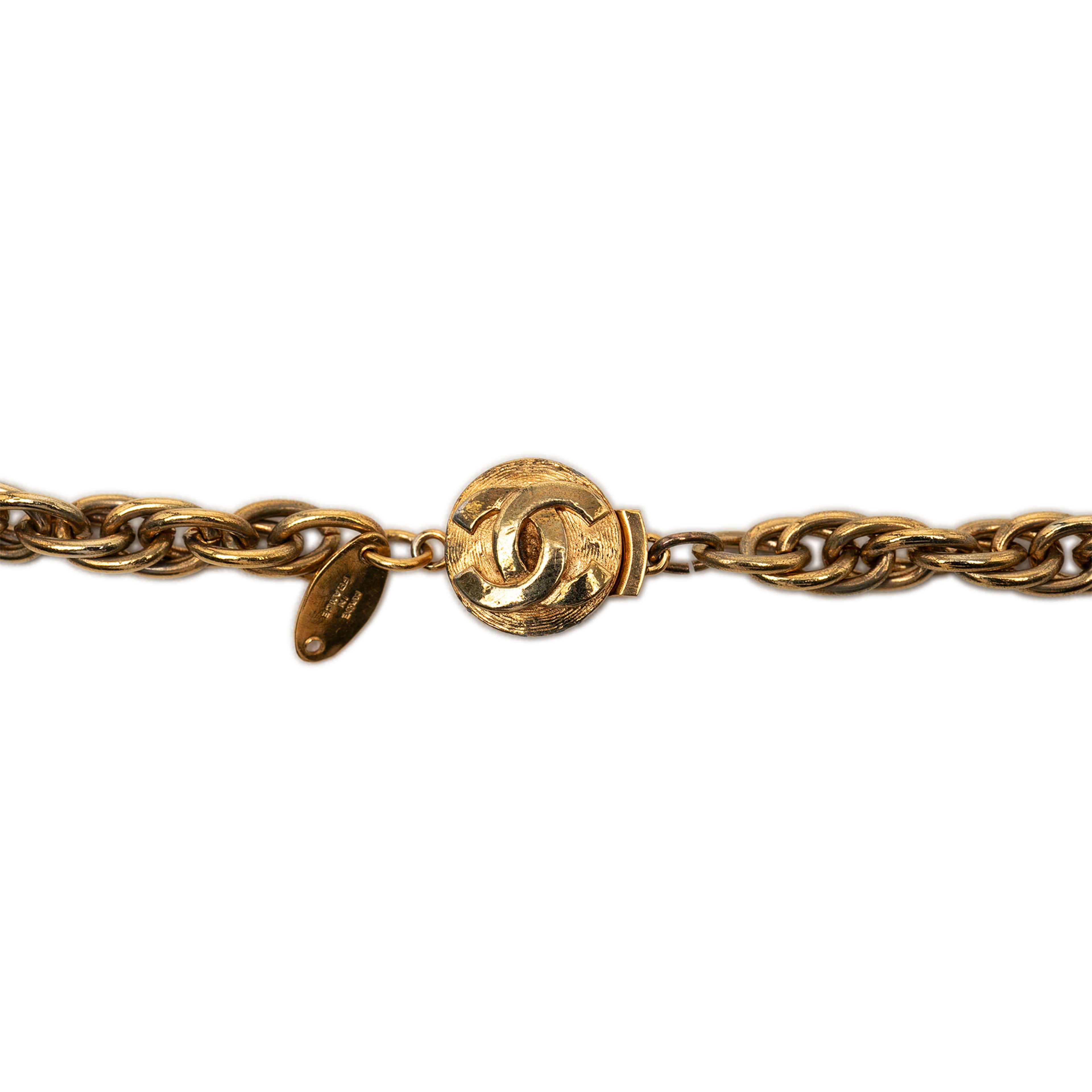 Chanel Cc Gold Plated Centaur Medallion Pendant Necklace, från Luxclusif, i färgen guld. Klicka för att öppna bilden i stort format