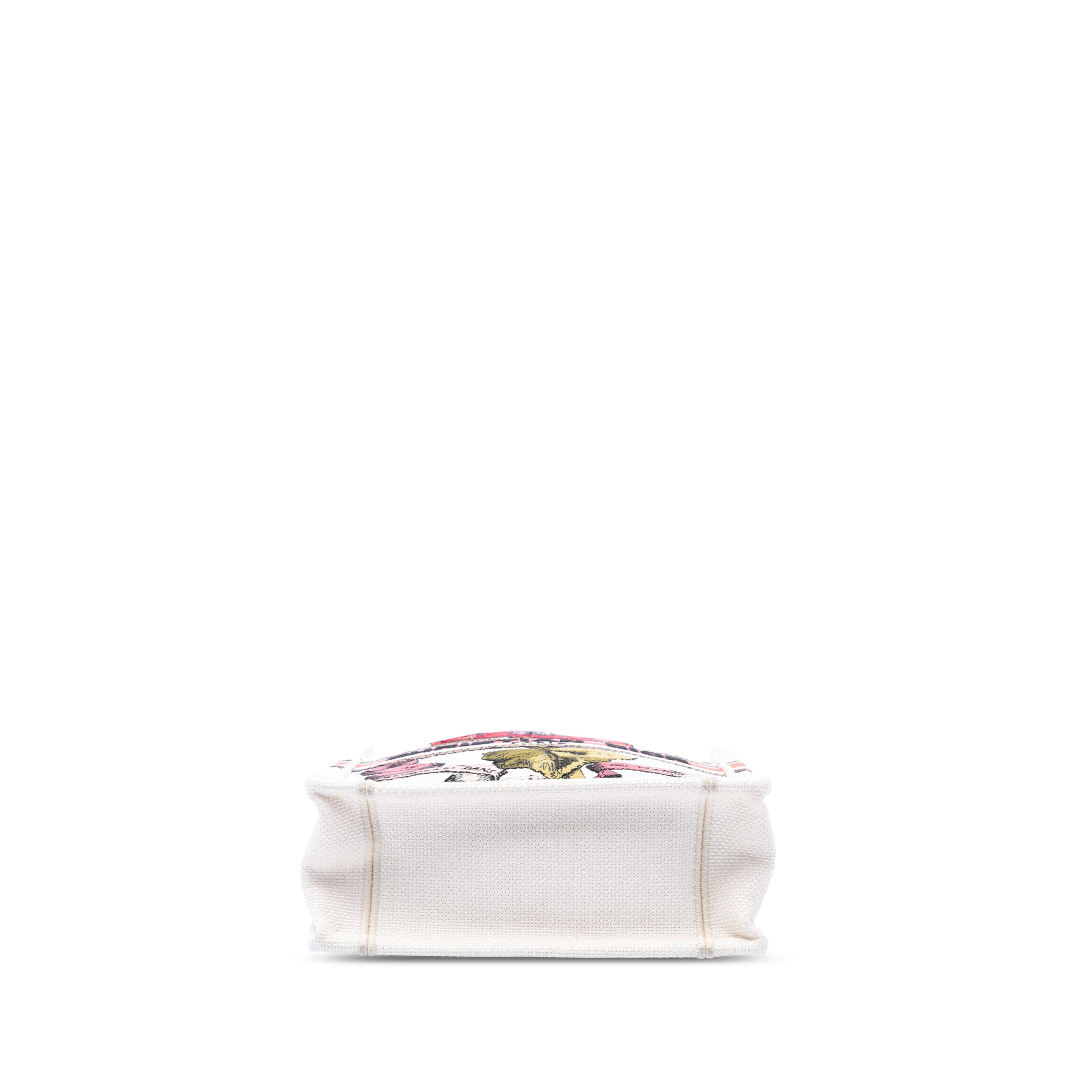 Dior Oblique Embroidered Canvas Saddle Bag, från Luxclusif, i färgen brun. Klicka för att öppna bilden i stort format