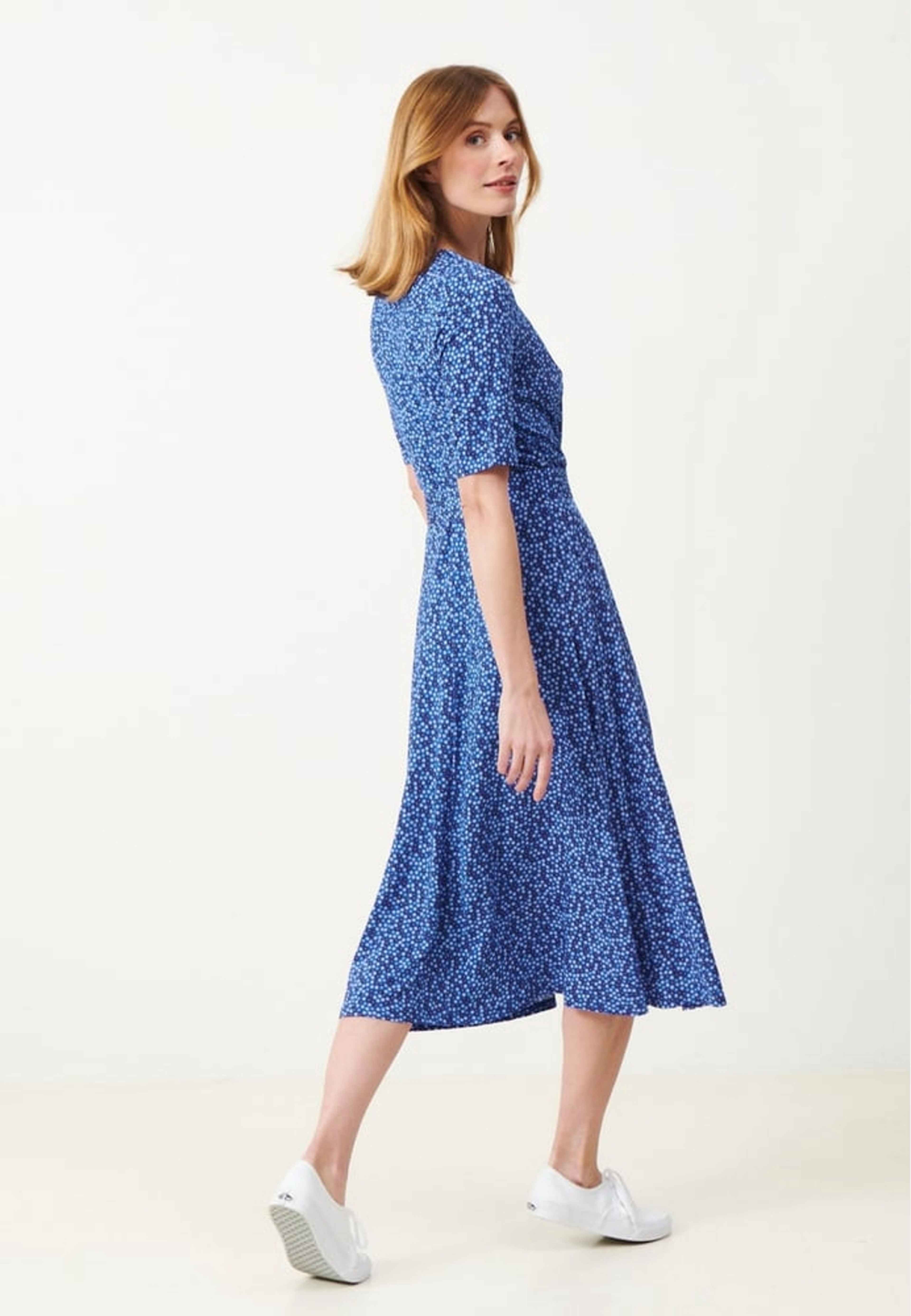 Isabella Dress, från Jumperfabriken, i färgen blue. Klicka för att öppna bilden i stort format