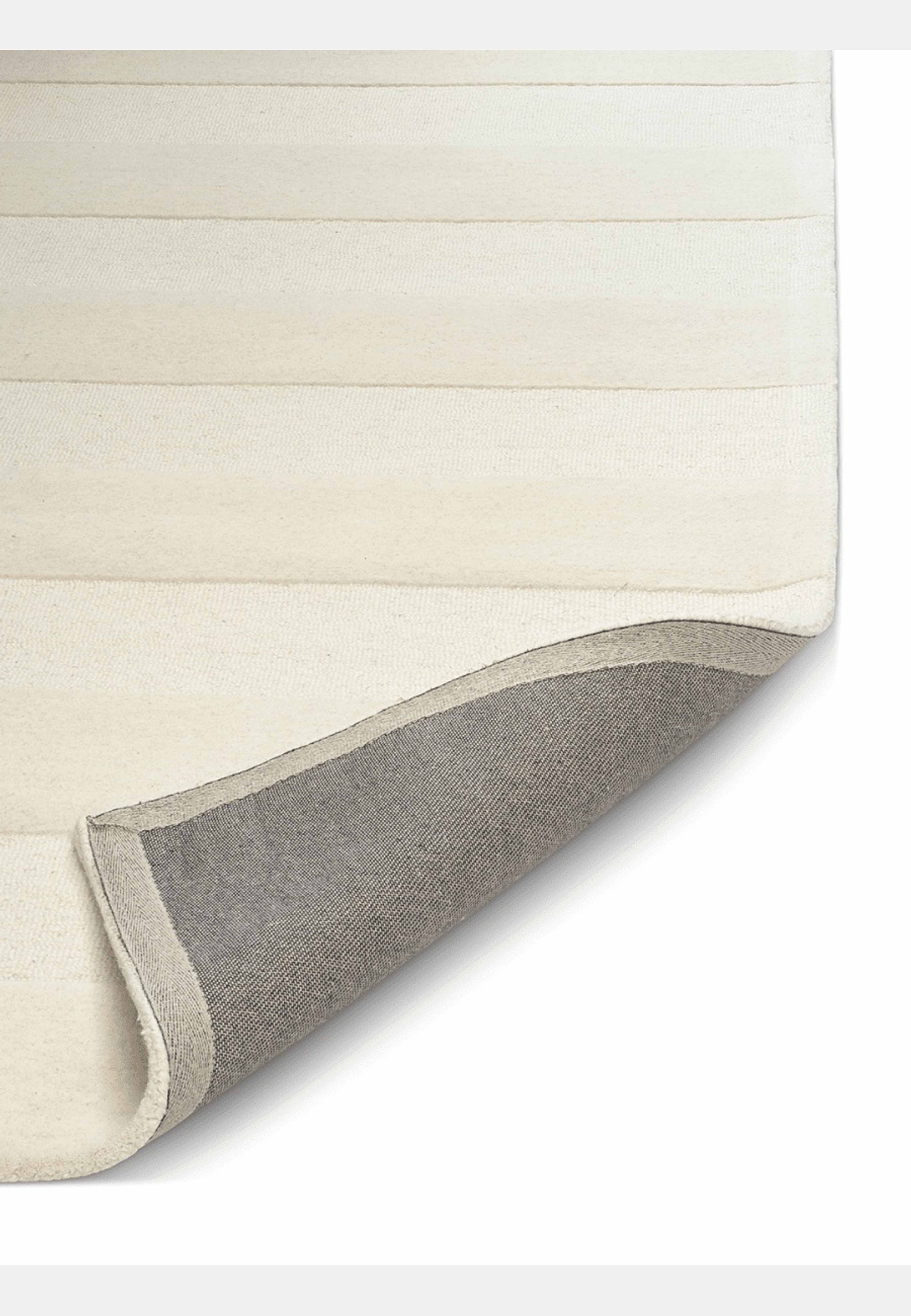 Matta Stripe Boucle, från Classic Collection, i färgen ivory. Klicka för att öppna bilden i stort format