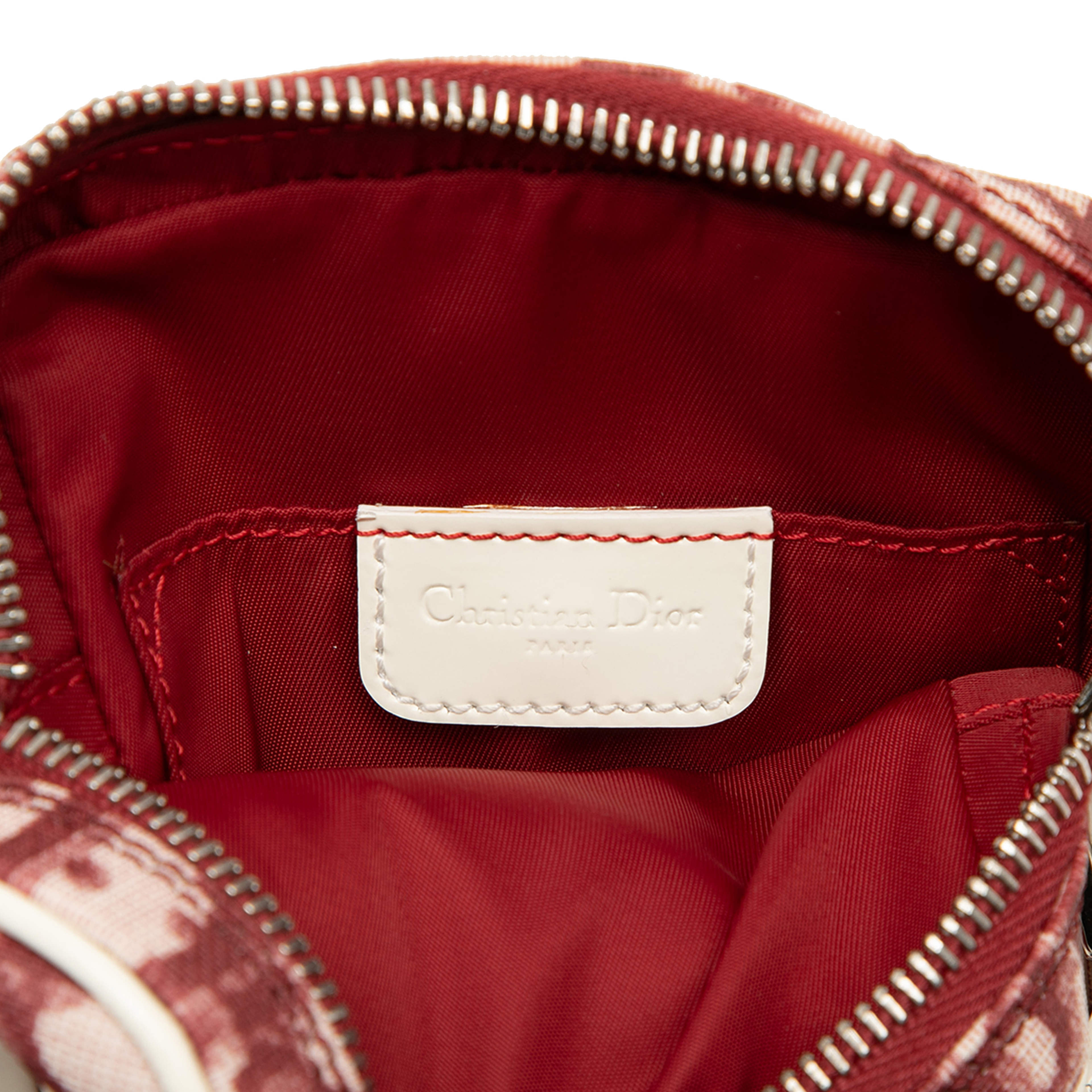 Dior Oblique Trotter Coated Canvas No.2 Crossbody, från Luxclusif, i färgen red. Klicka för att öppna bilden i stort format