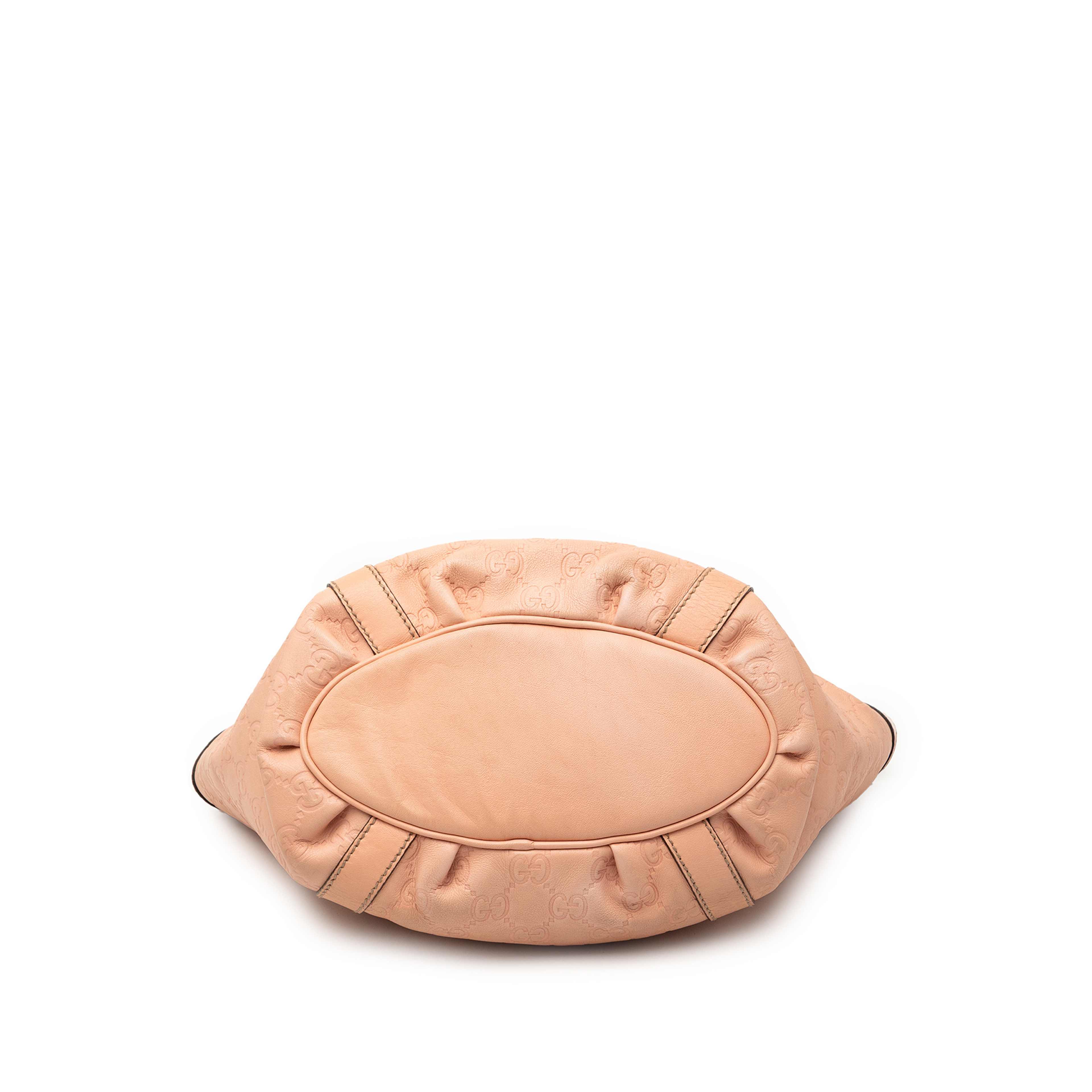 Gucci Gg Canvas Abbey D Ring Handbag, från Luxclusif, i färgen rosa. Klicka för att öppna bilden i stort format