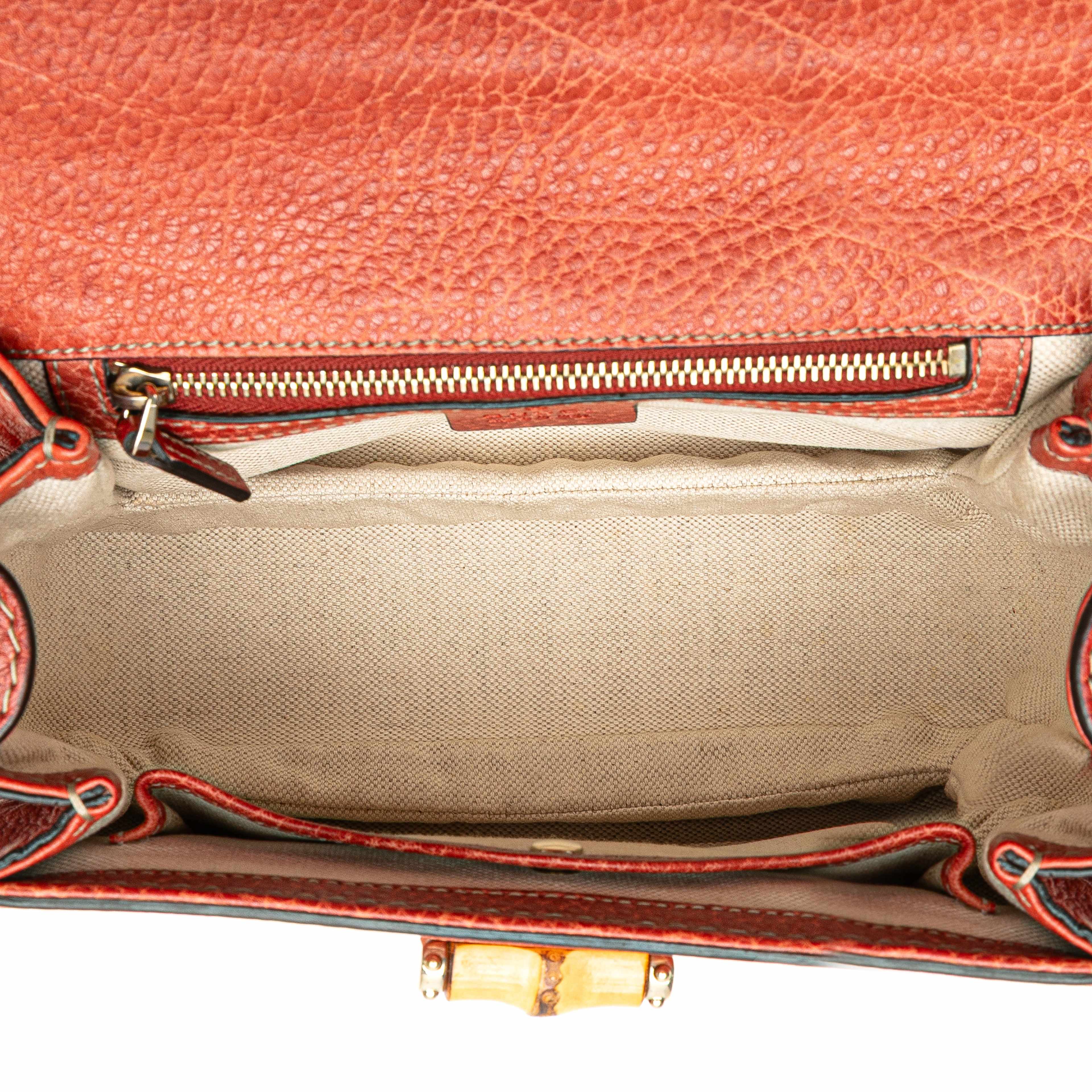 Gucci Small Leather New Bamboo Satchel, från Luxclusif, i färgen indian red. Klicka för att öppna bilden i stort format