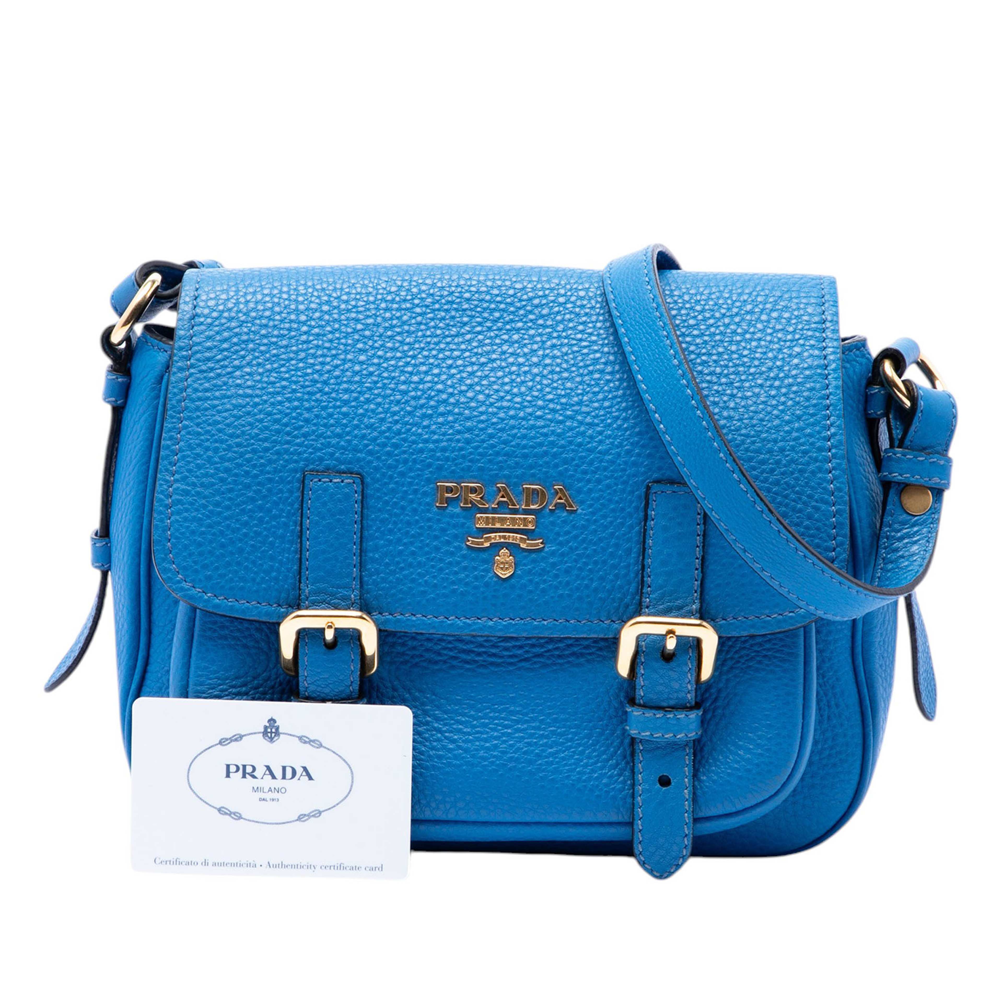 Prada Vitello Daino Double Buckle Messenger Bag, från Luxclusif, i färgen blå. Klicka för att öppna bilden i stort format