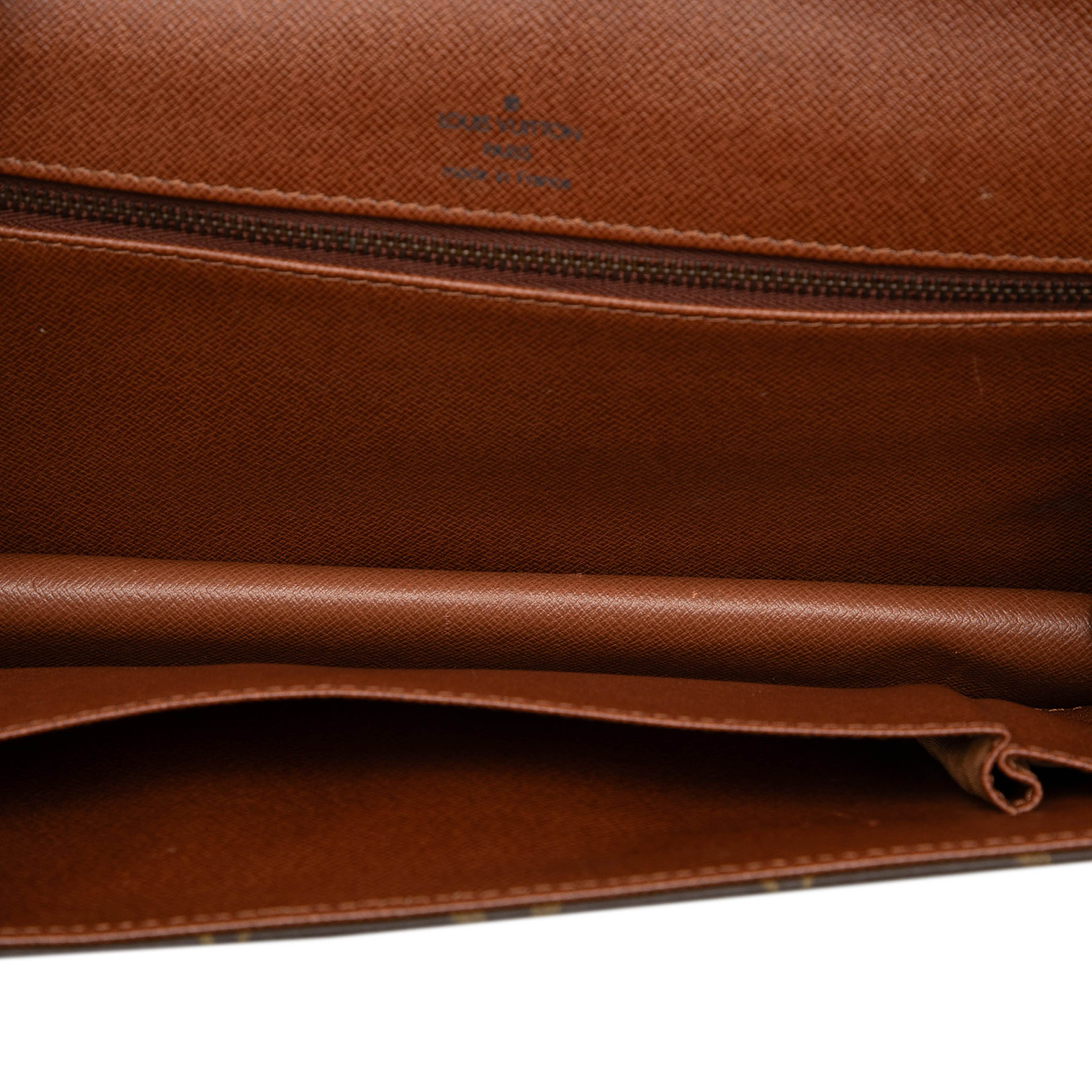 Louis Vuitton Monogram Pochette Dame Gm, från Luxclusif, i färgen brown. Klicka för att öppna bilden i stort format