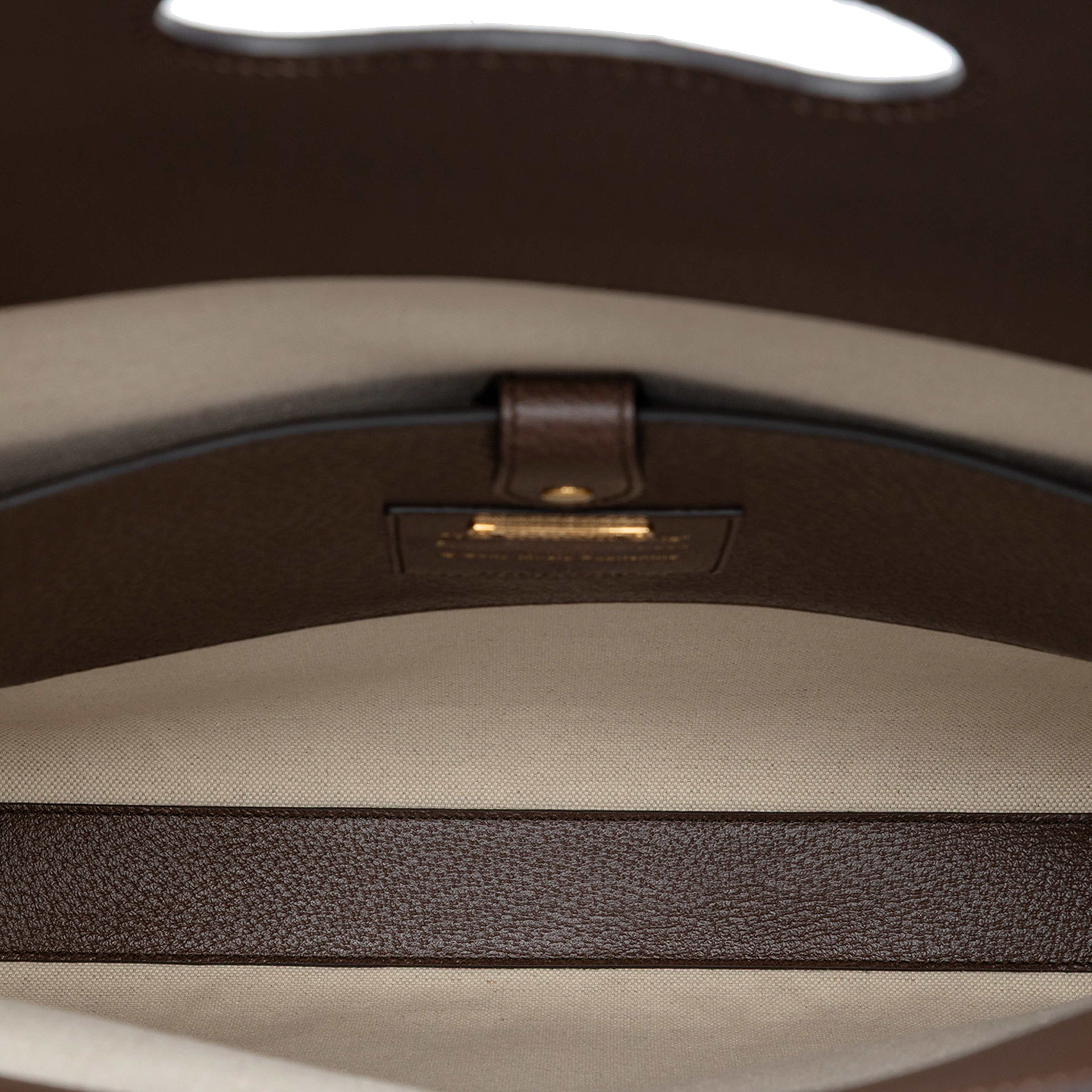 Gucci 100th Anniversary Textured Calfskin Logo Convertible Tote, från Luxclusif, i färgen brown. Klicka för att öppna bilden i stort format