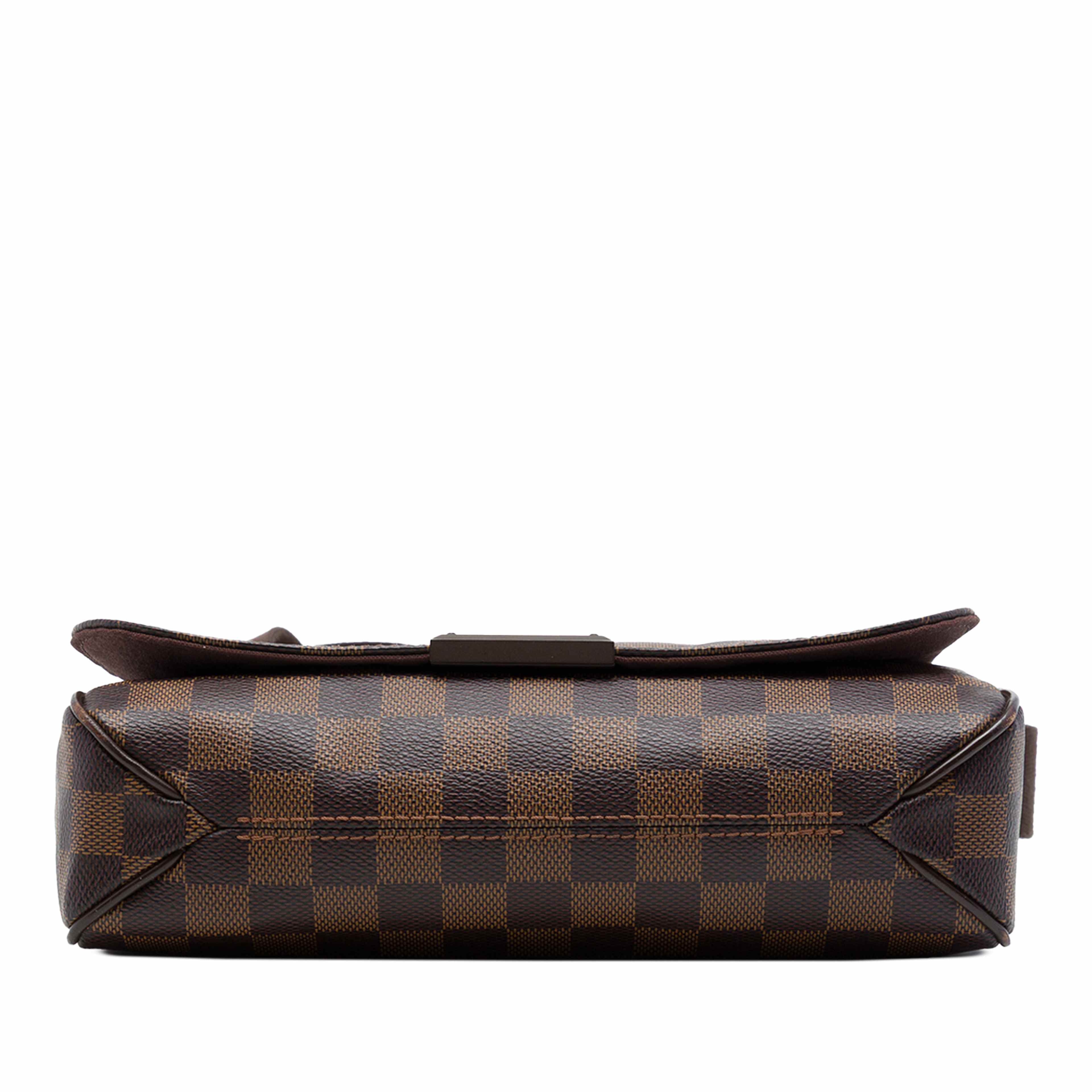 Louis Vuitton Damier Ebene District Pm, från Luxclusif, i färgen brun. Klicka för att öppna bilden i stort format