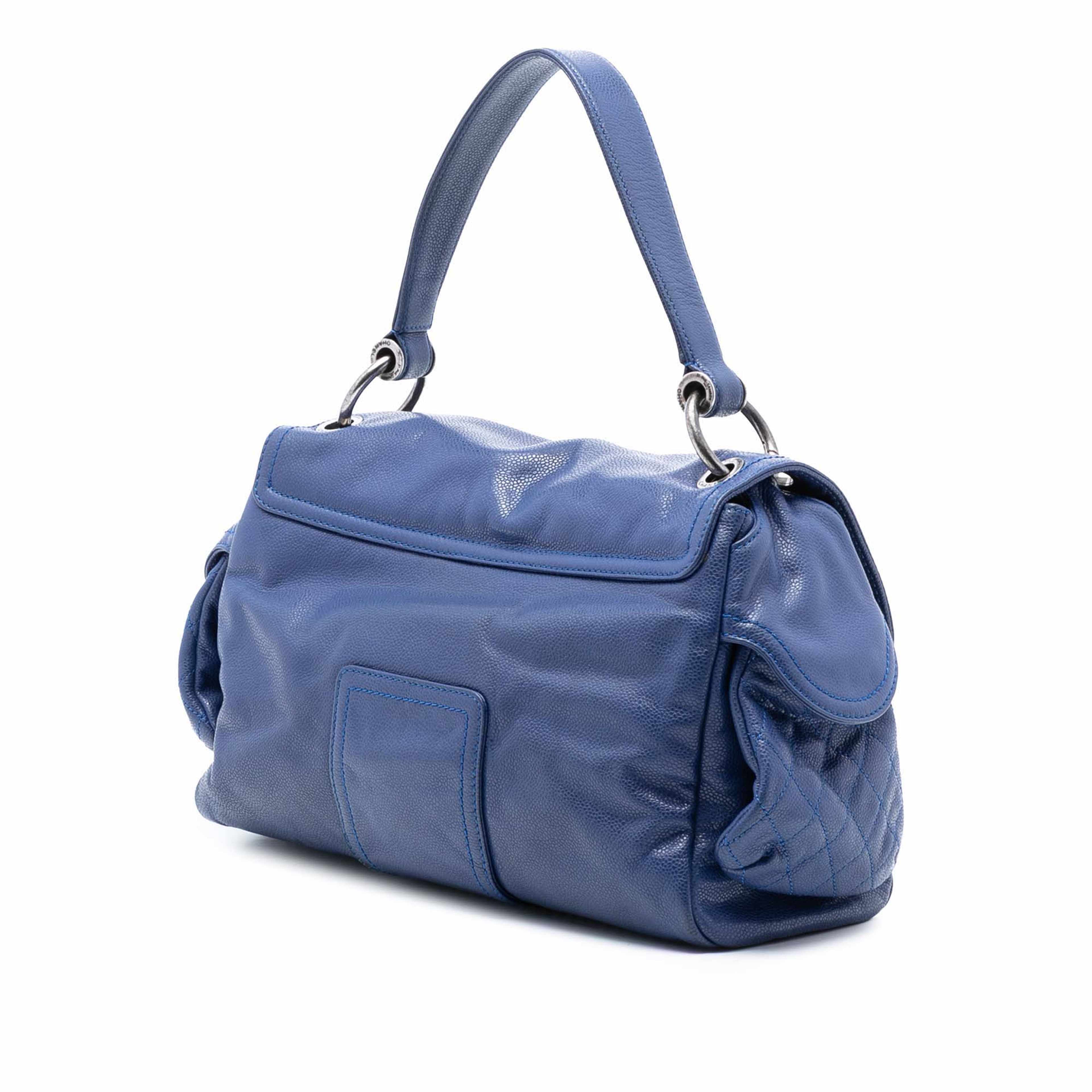 Chanel Glazed Caviar Coco Rider Multi Pocket Rider Flap, från Luxclusif, i färgen blue. Klicka för att öppna bilden i stort format