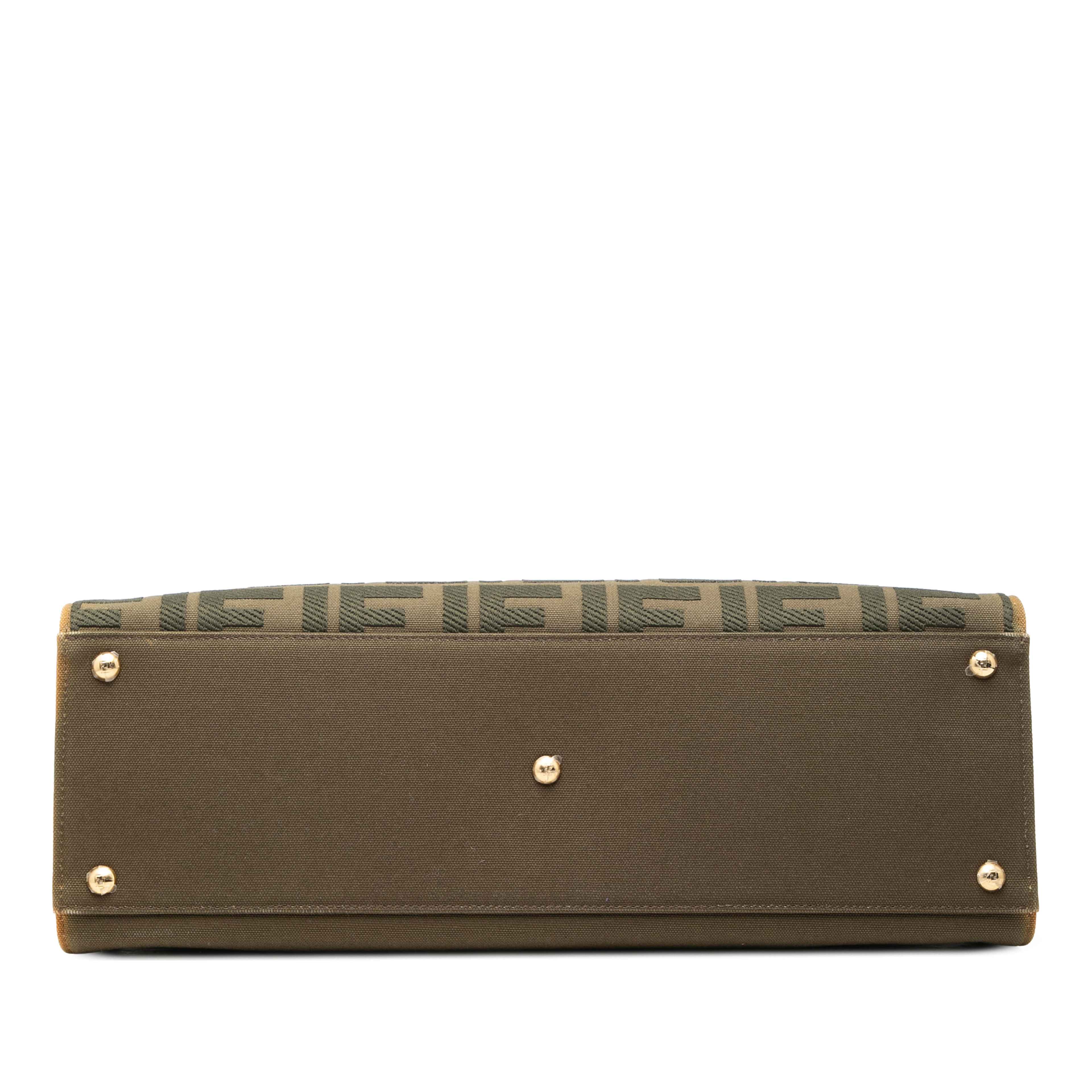 Fendi Zucca Embroidered Canvas Peekaboo X Tote, från Luxclusif, i färgen grön. Klicka för att öppna bilden i stort format