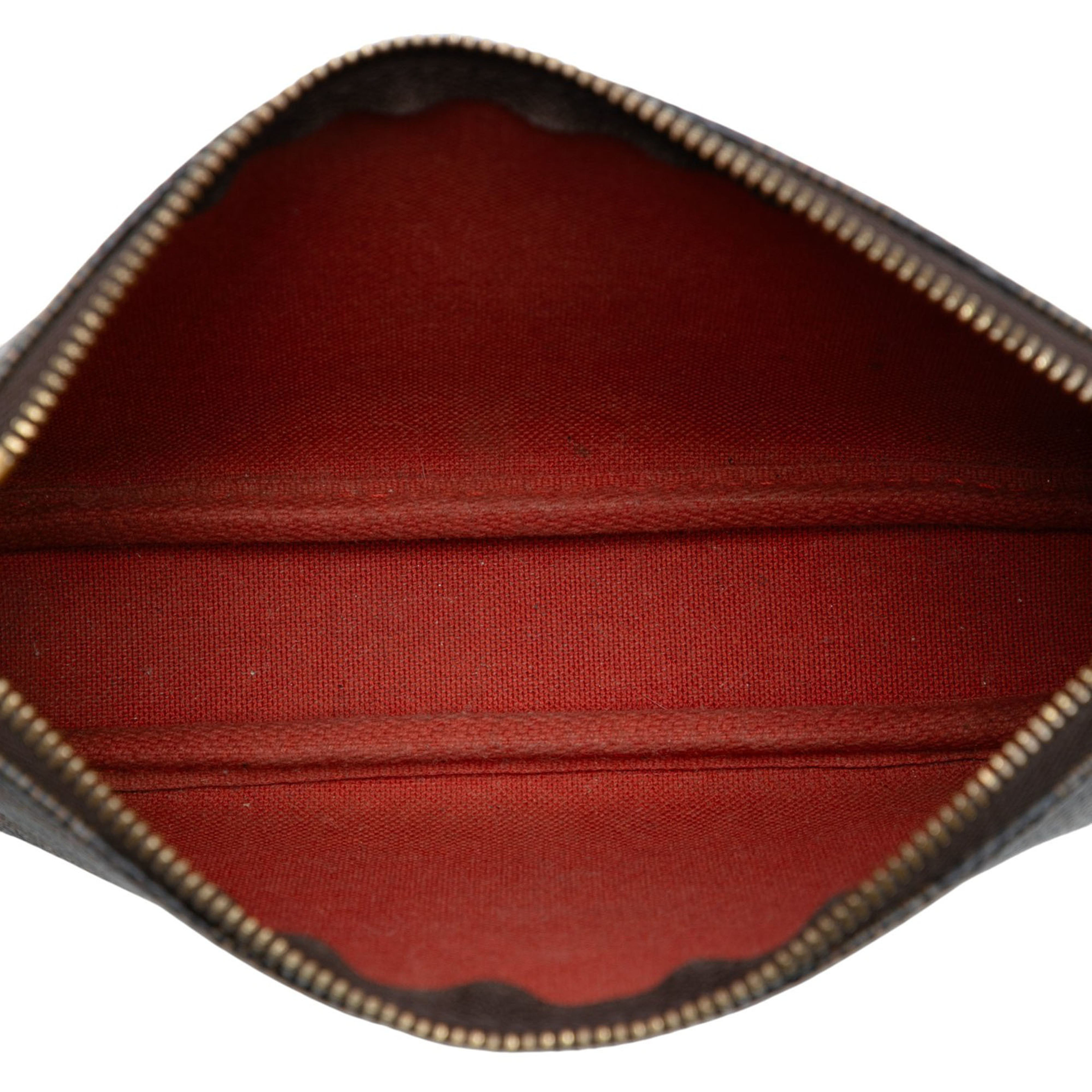 Louis Vuitton Damier Ebene Mini Pochette Accessoires, från Luxclusif, i färgen brown. Klicka för att öppna bilden i stort format