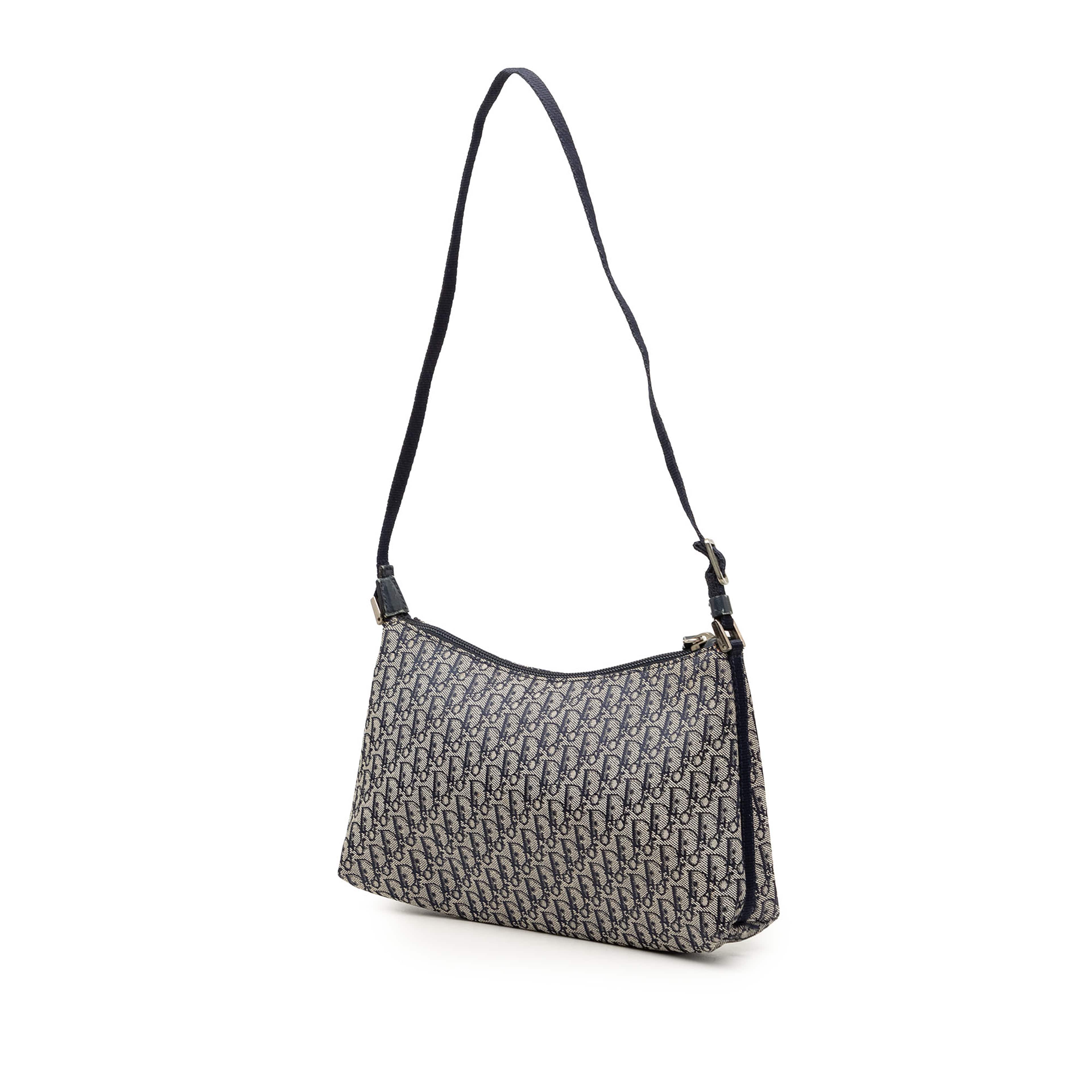Dior Diorissimo Trotter Canvas Shoulder Bag, från Luxclusif, i färgen blå. Klicka för att öppna bilden i stort format
