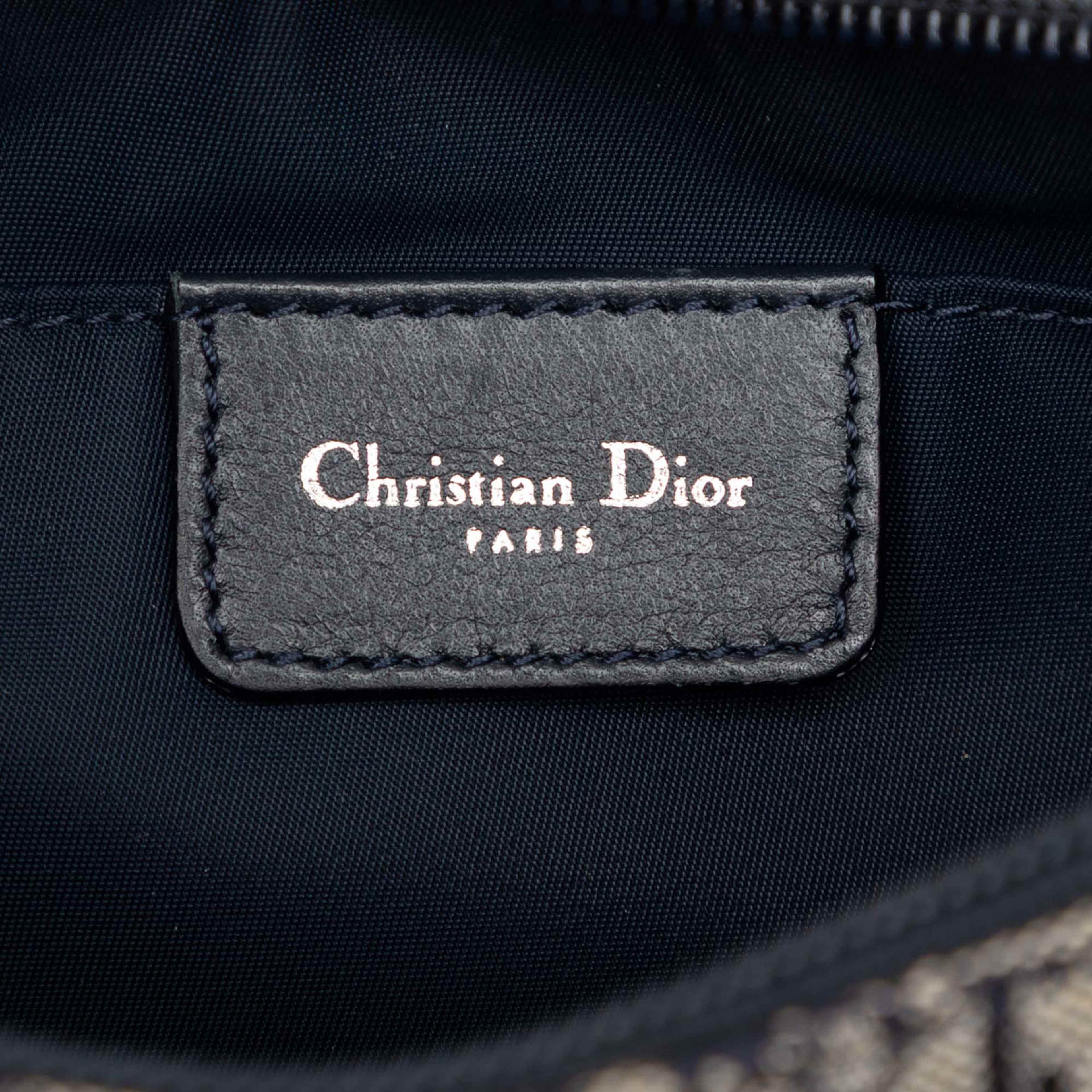 Dior Diorissimo Trotter Canvas Shoulder Bag, från Luxclusif, i färgen blå. Klicka för att öppna bilden i stort format