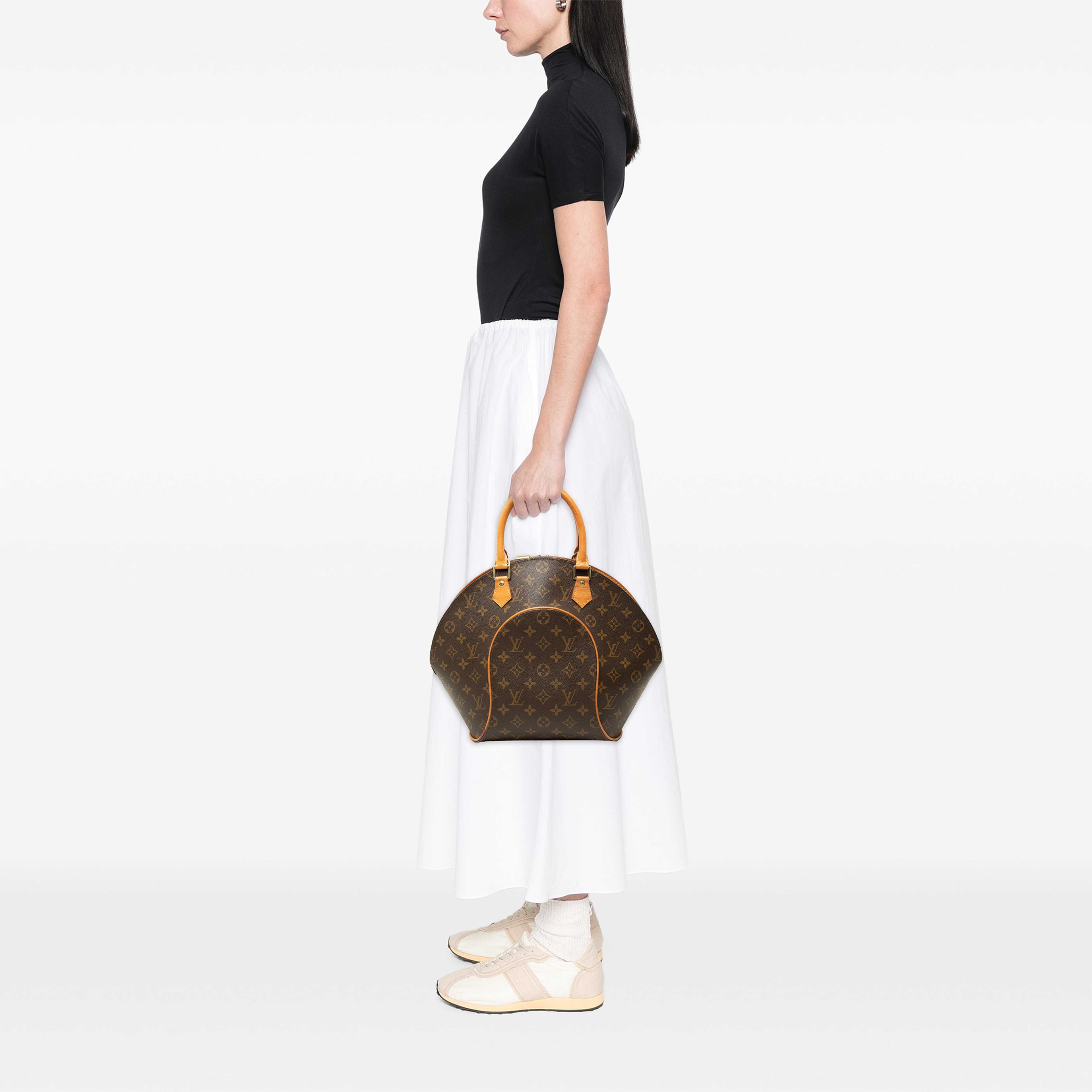 Louis Vuitton Monogram Ellipse Mm, från Luxclusif, i färgen brun. Klicka för att öppna bilden i stort format