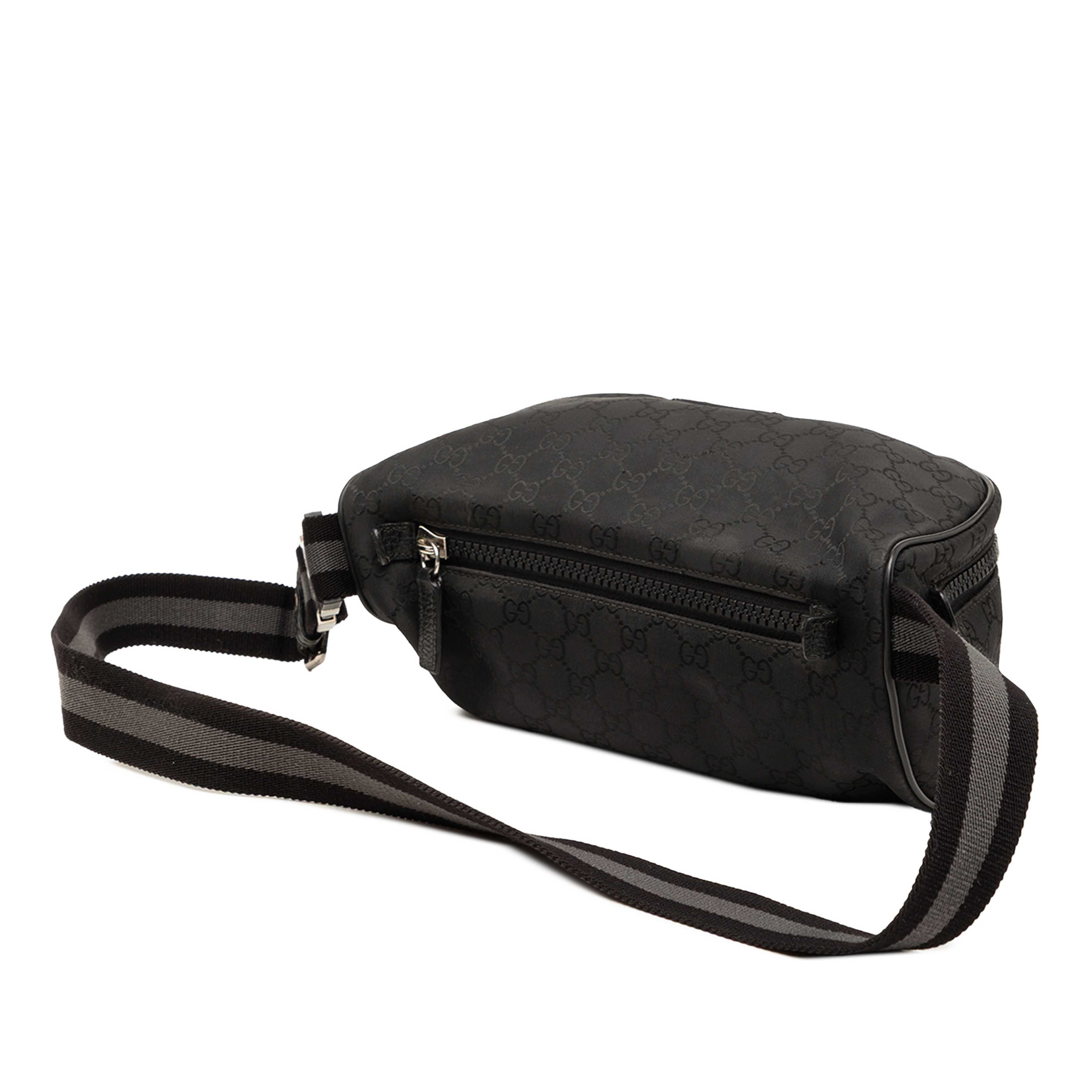 Gucci Gg Nylon Web Belt Bag, från Luxclusif, i färgen svart. Klicka för att öppna bilden i stort format