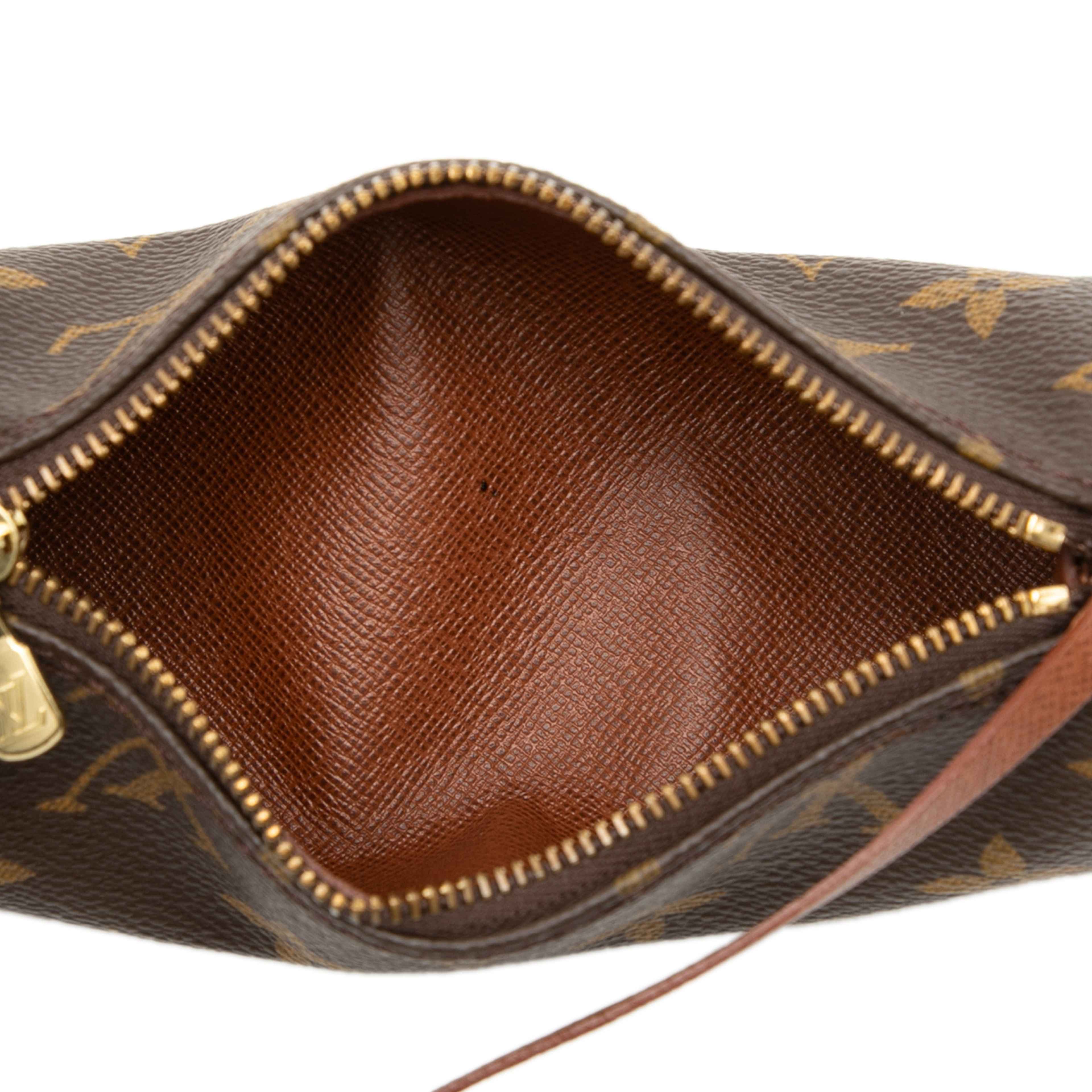 Louis Vuitton Monogram Papillon Pochette, från Luxclusif, i färgen brown. Klicka för att öppna bilden i stort format