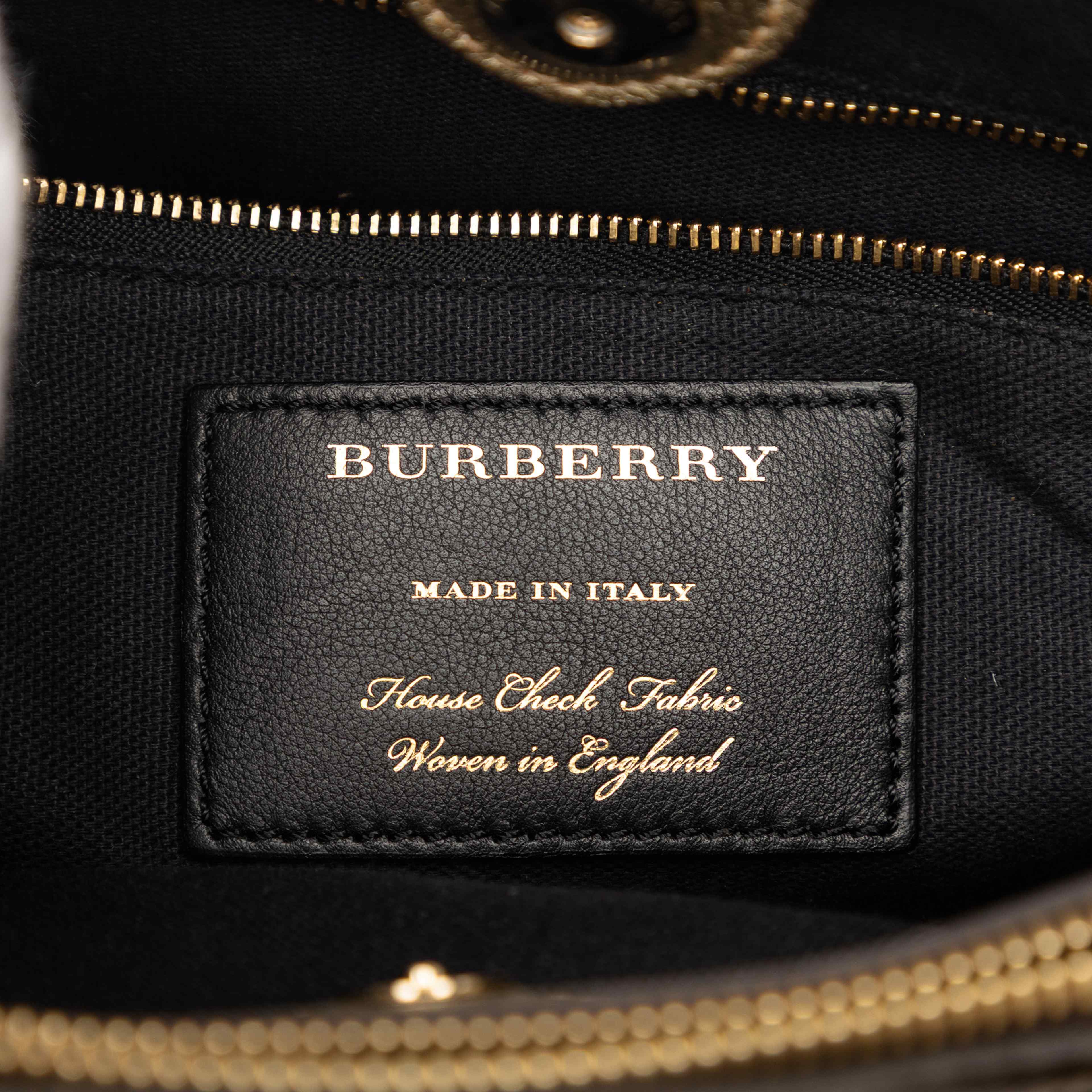 Burberry Medium Metallic Leather And House Check Banner Satchel, från Luxclusif, i färgen gold. Klicka för att öppna bilden i stort format