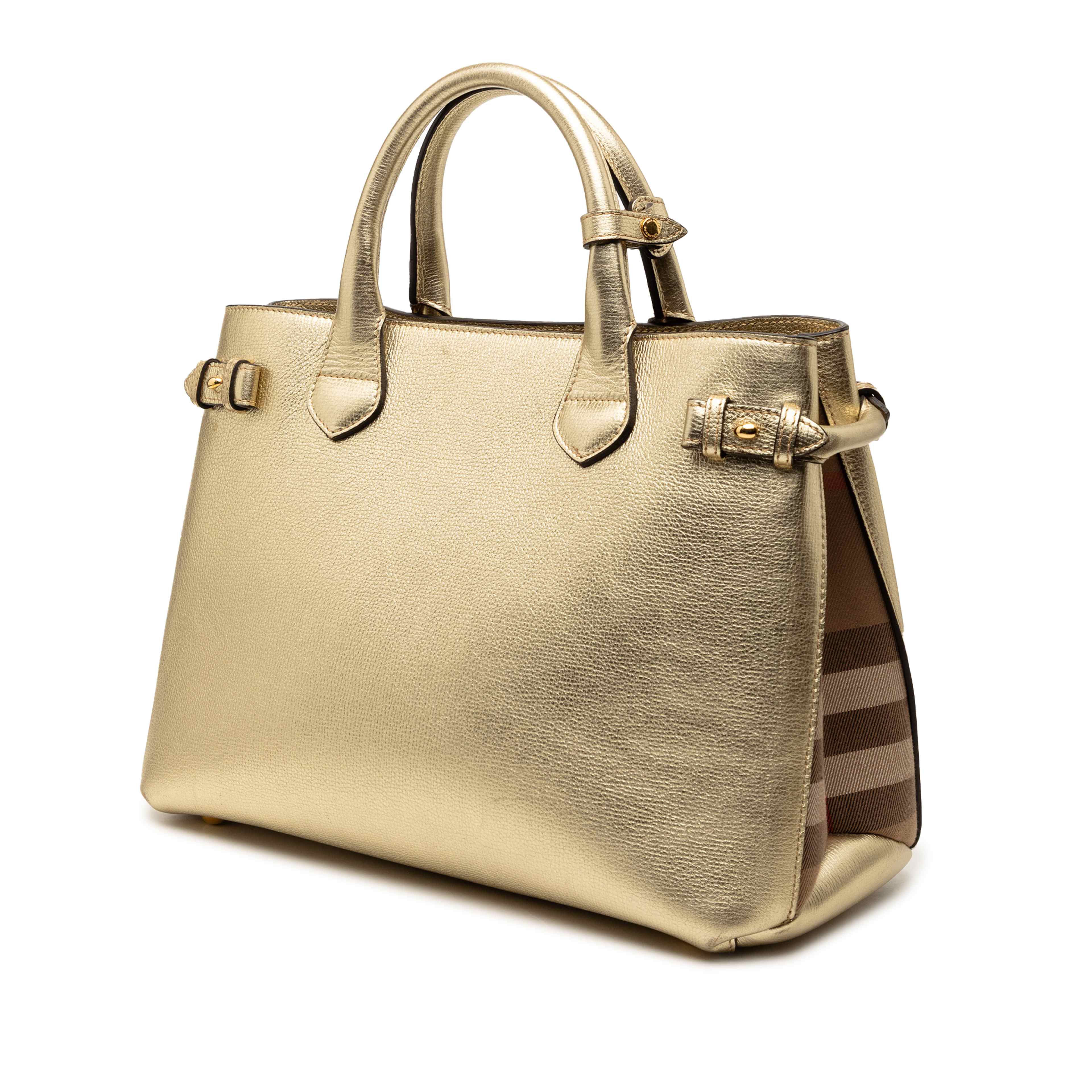 Burberry Medium Metallic Leather And House Check Banner Satchel, från Luxclusif, i färgen gold. Klicka för att öppna bilden i stort format