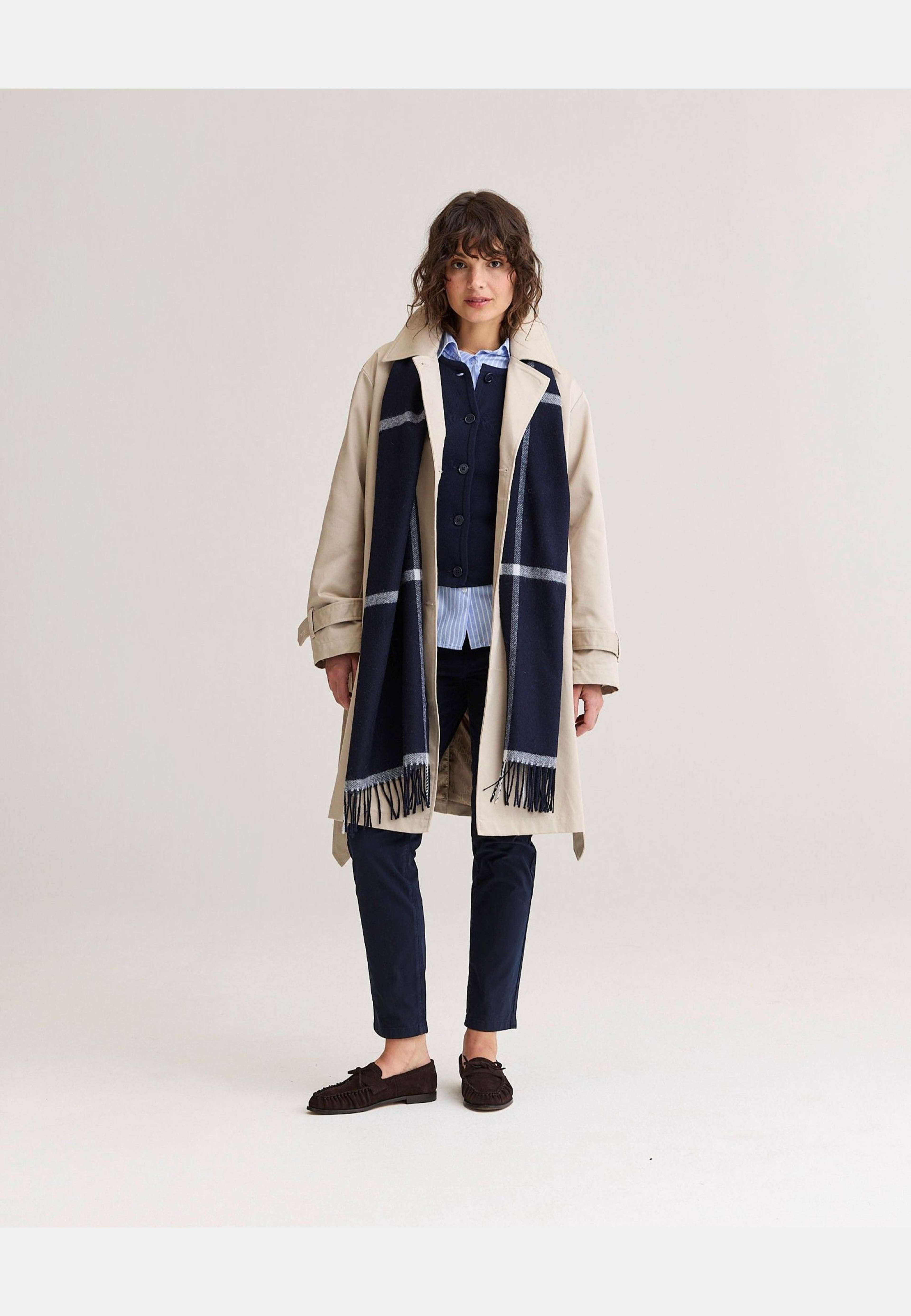 Flauto Checked Scarf, från Newhouse, i färgen marinblå. Klicka för att öppna bilden i stort format