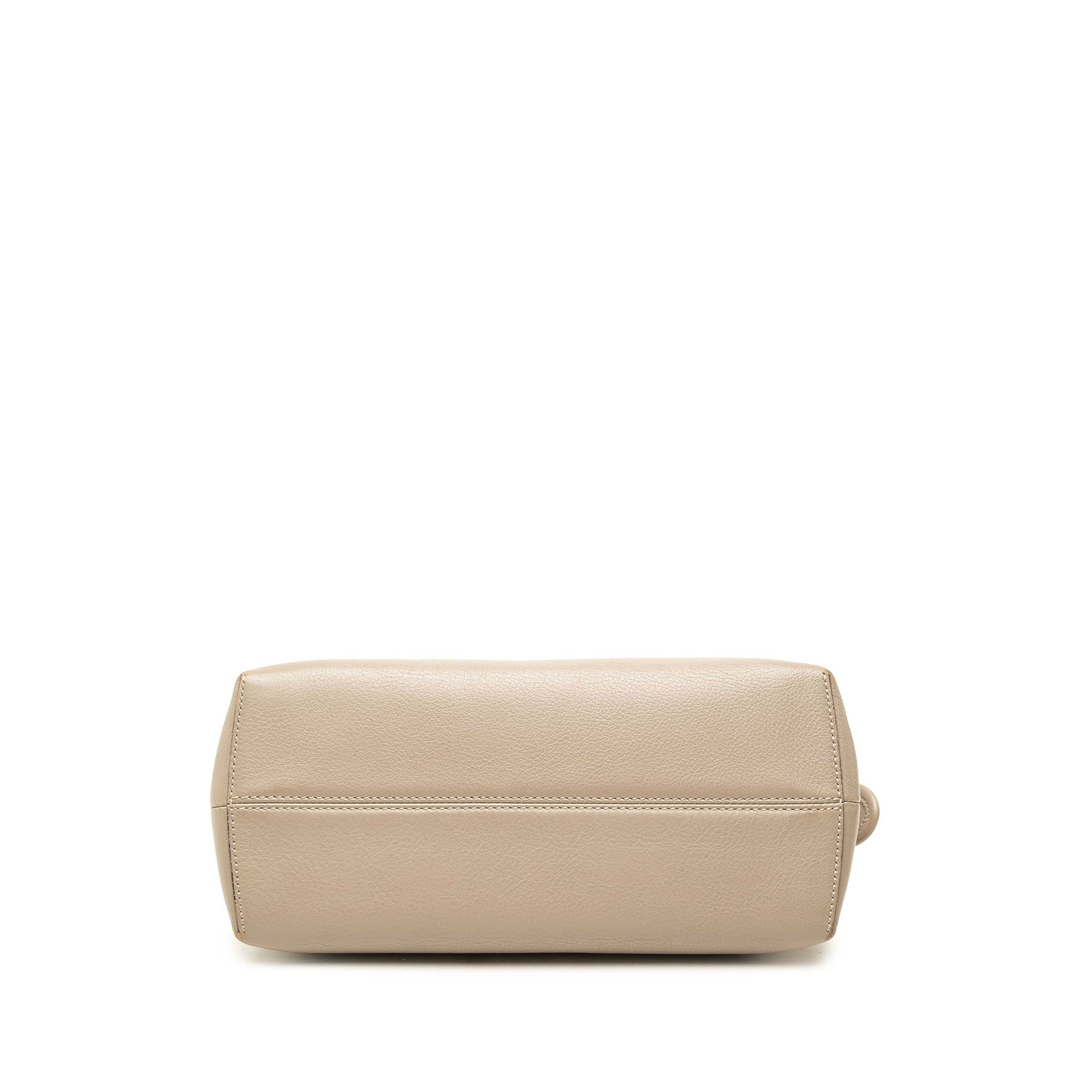Fendi Small Leather By The Way Satchel, från Luxclusif, i färgen brun. Klicka för att öppna bilden i stort format