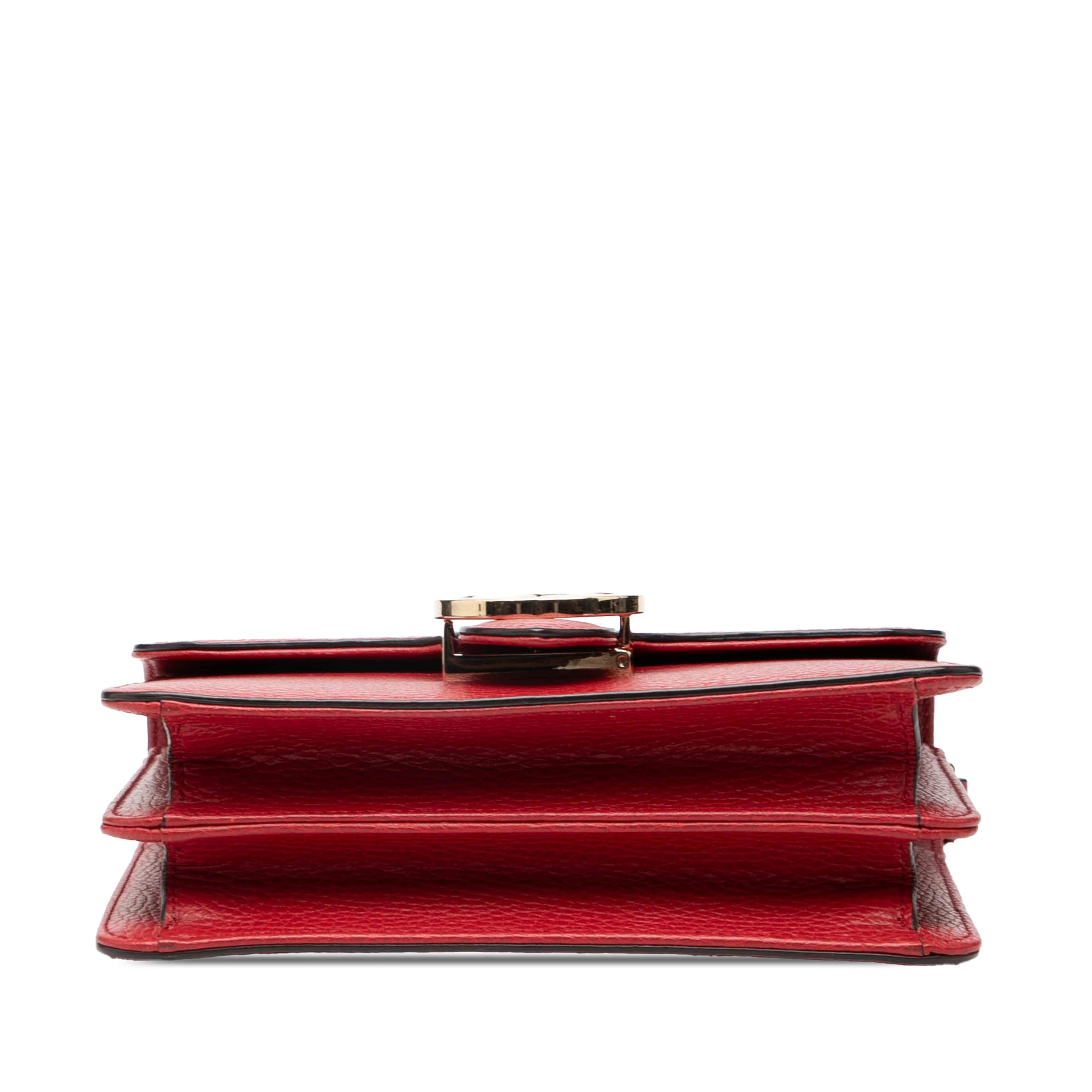 Gucci Small Dollar Calfskin Interlocking G Crossbody, från Luxclusif, i färgen red. Klicka för att öppna bilden i stort format