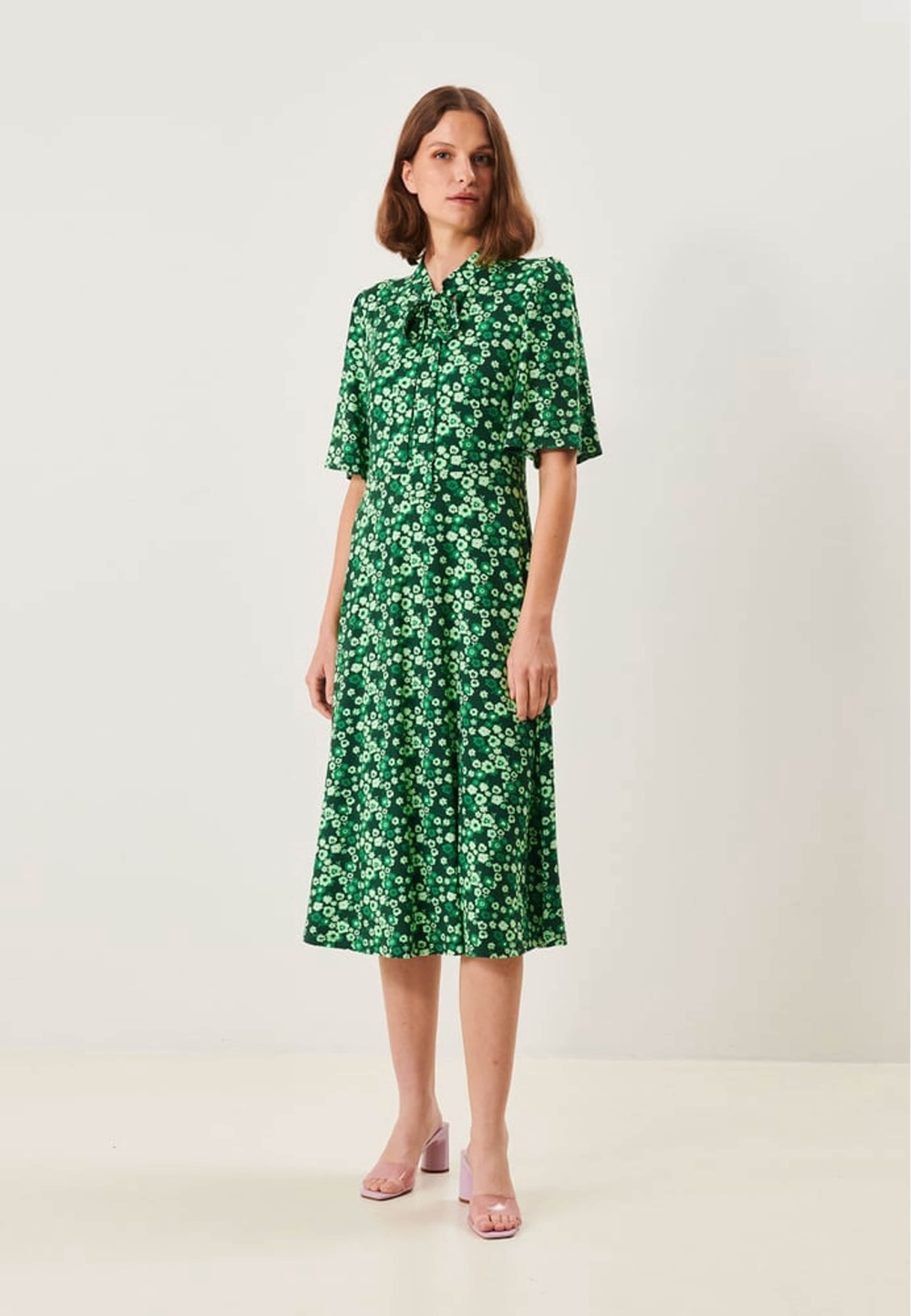 Yvonne Dress, från Jumperfabriken, i färgen green. Klicka för att öppna bilden i stort format