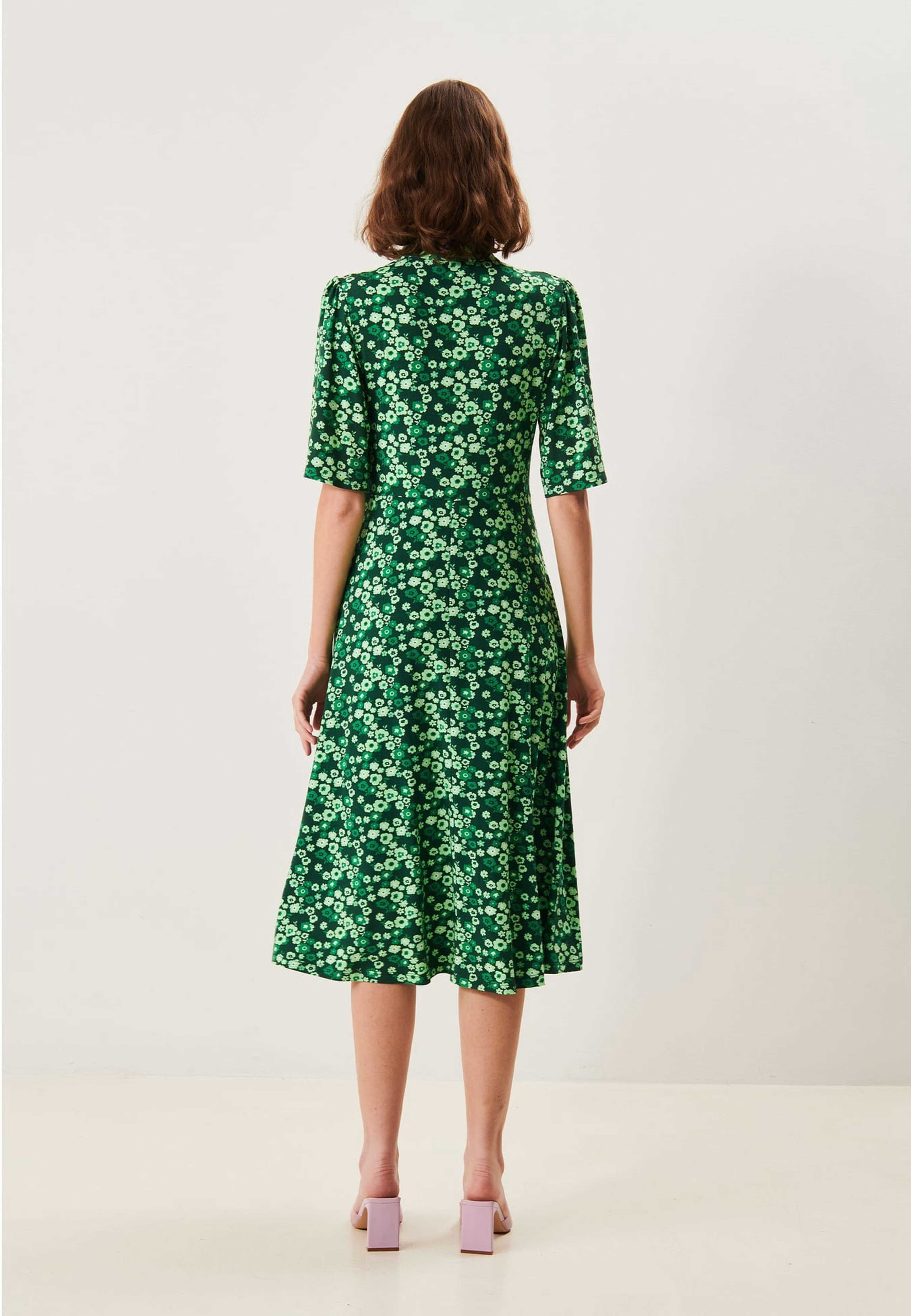 Yvonne Dress, från Jumperfabriken, i färgen green. Klicka för att öppna bilden i stort format