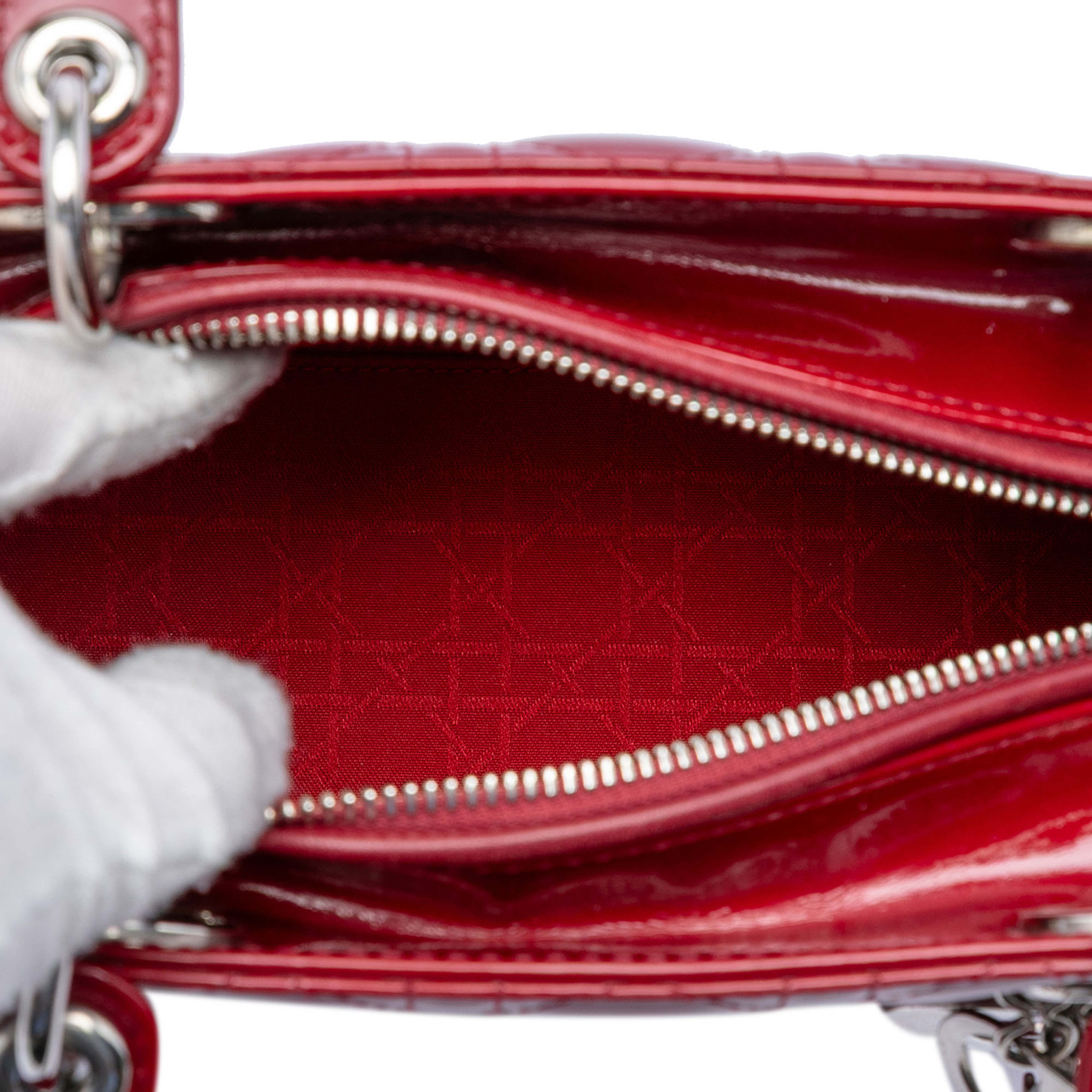 Dior Medium Patent Cannage Lady Dior, från Luxclusif, i färgen dark red. Klicka för att öppna bilden i stort format