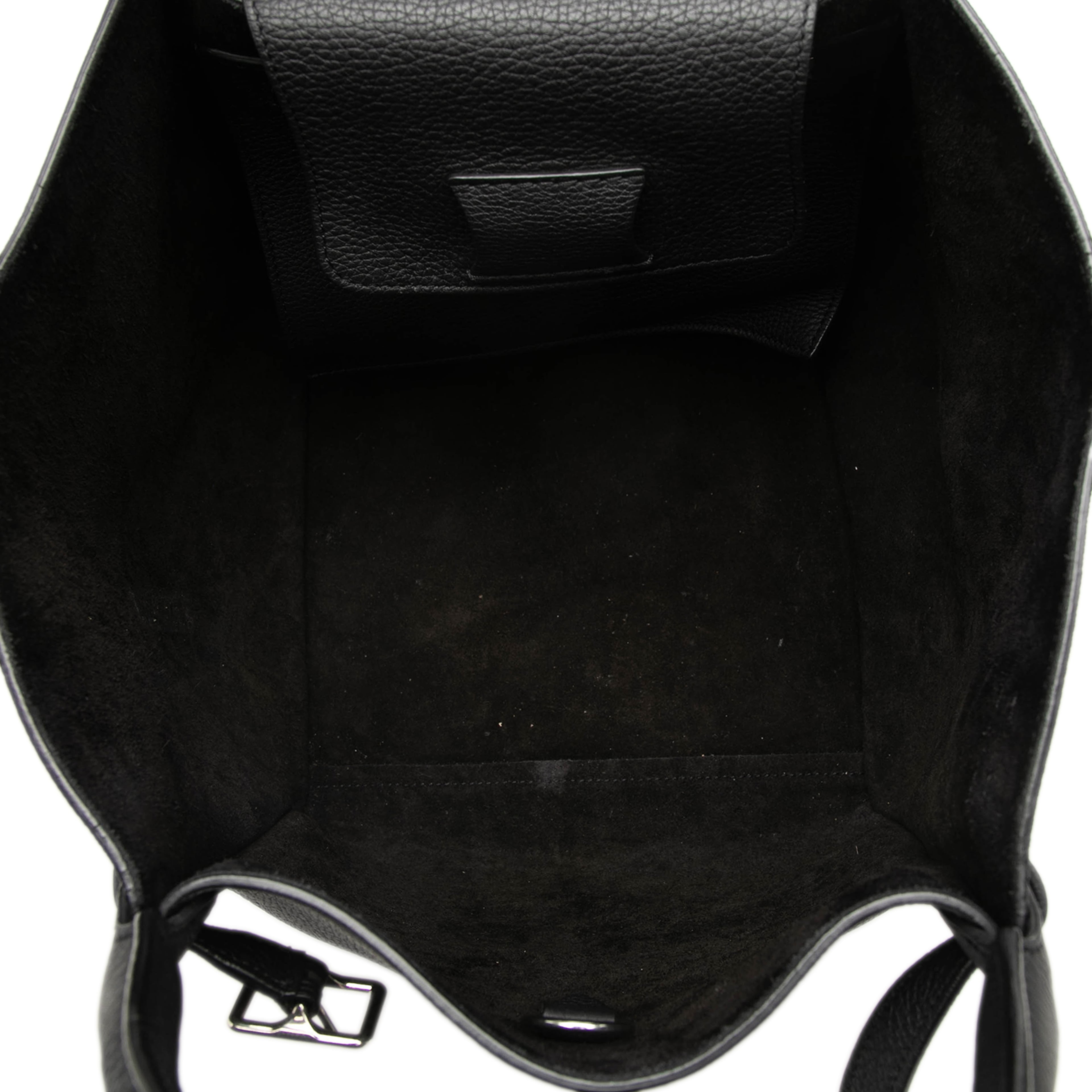 Celine Small Grained Calfskin Big Bag, från Luxclusif, i färgen svart. Klicka för att öppna bilden i stort format