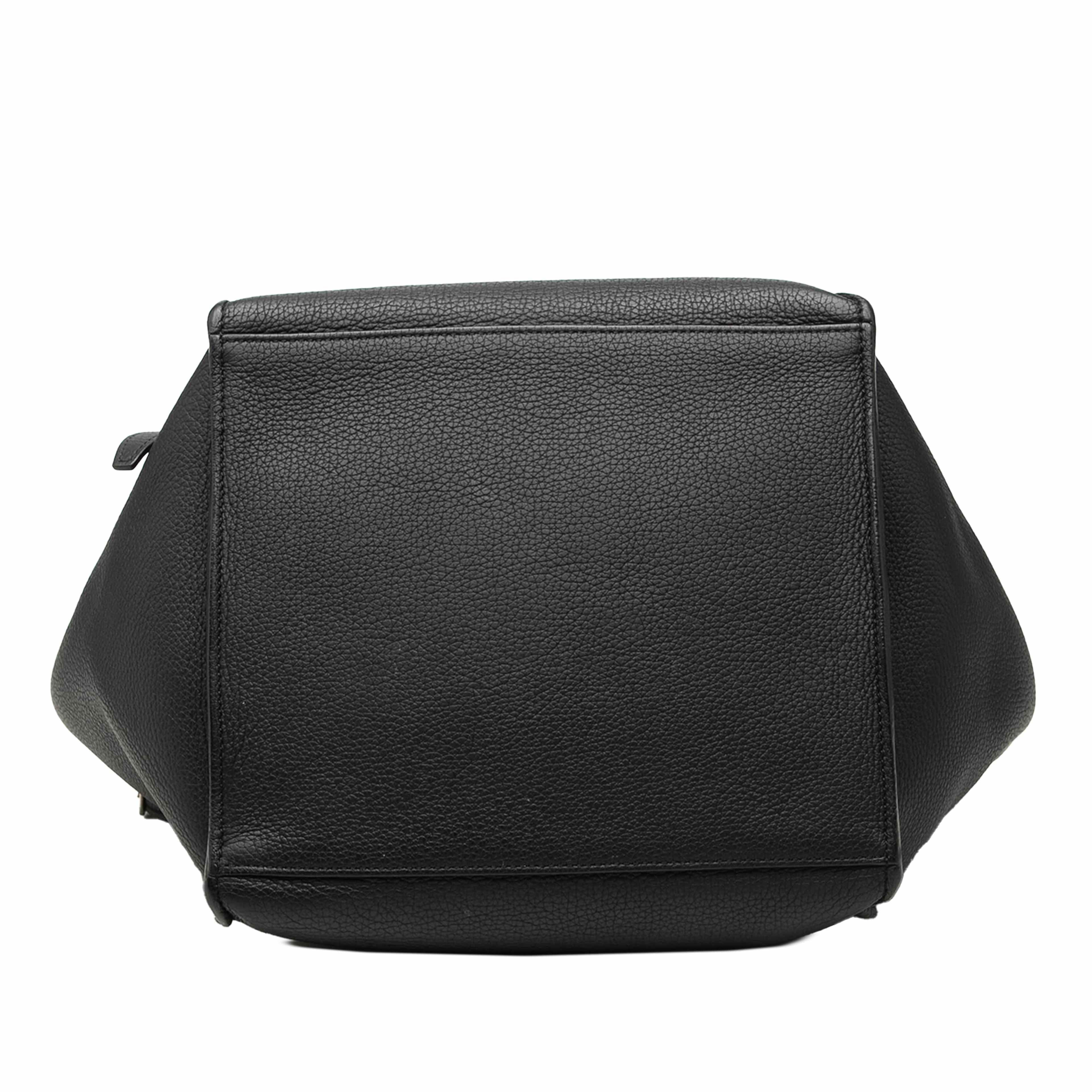 Celine Small Grained Calfskin Big Bag, från Luxclusif, i färgen svart. Klicka för att öppna bilden i stort format
