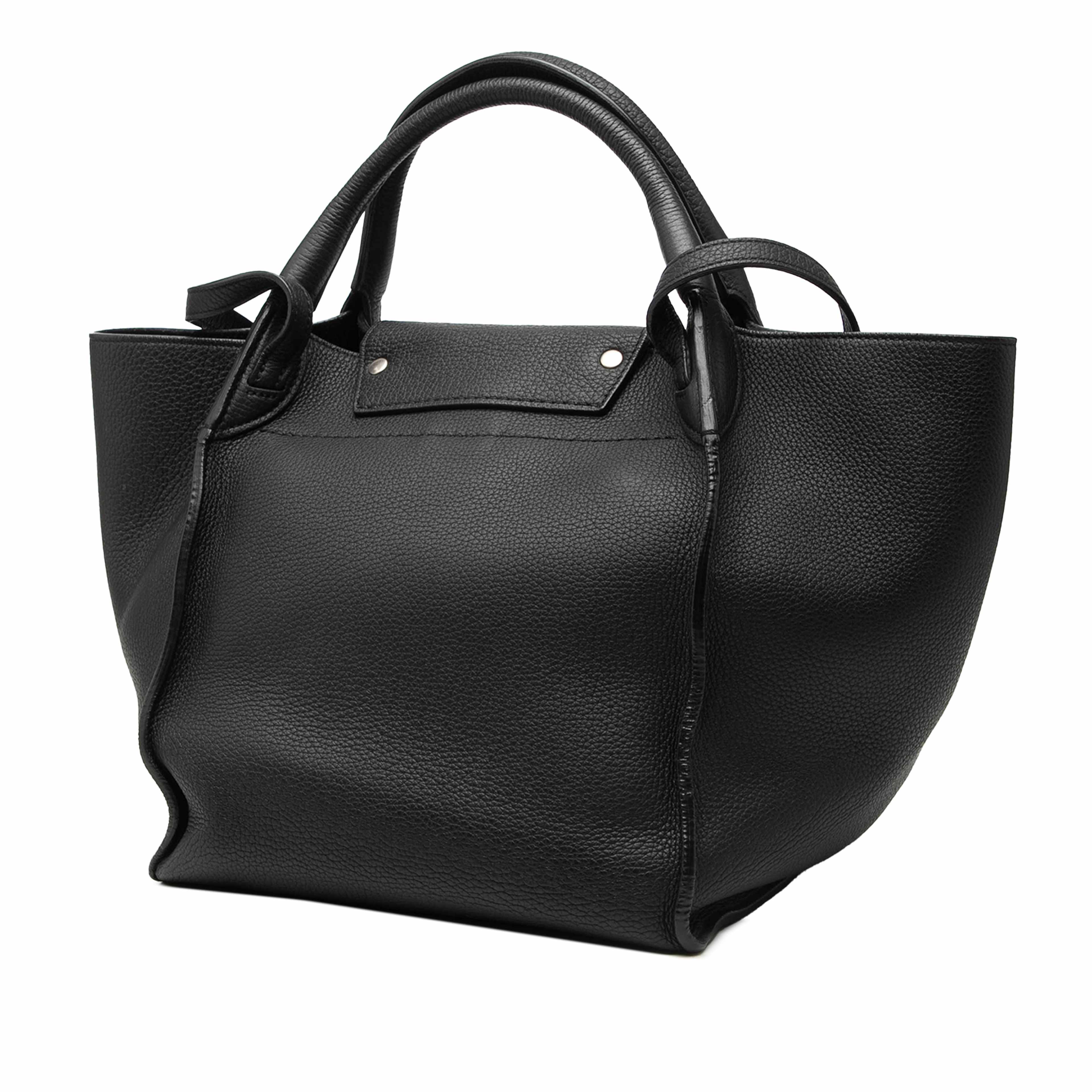 Celine Small Grained Calfskin Big Bag, från Luxclusif, i färgen svart. Klicka för att öppna bilden i stort format