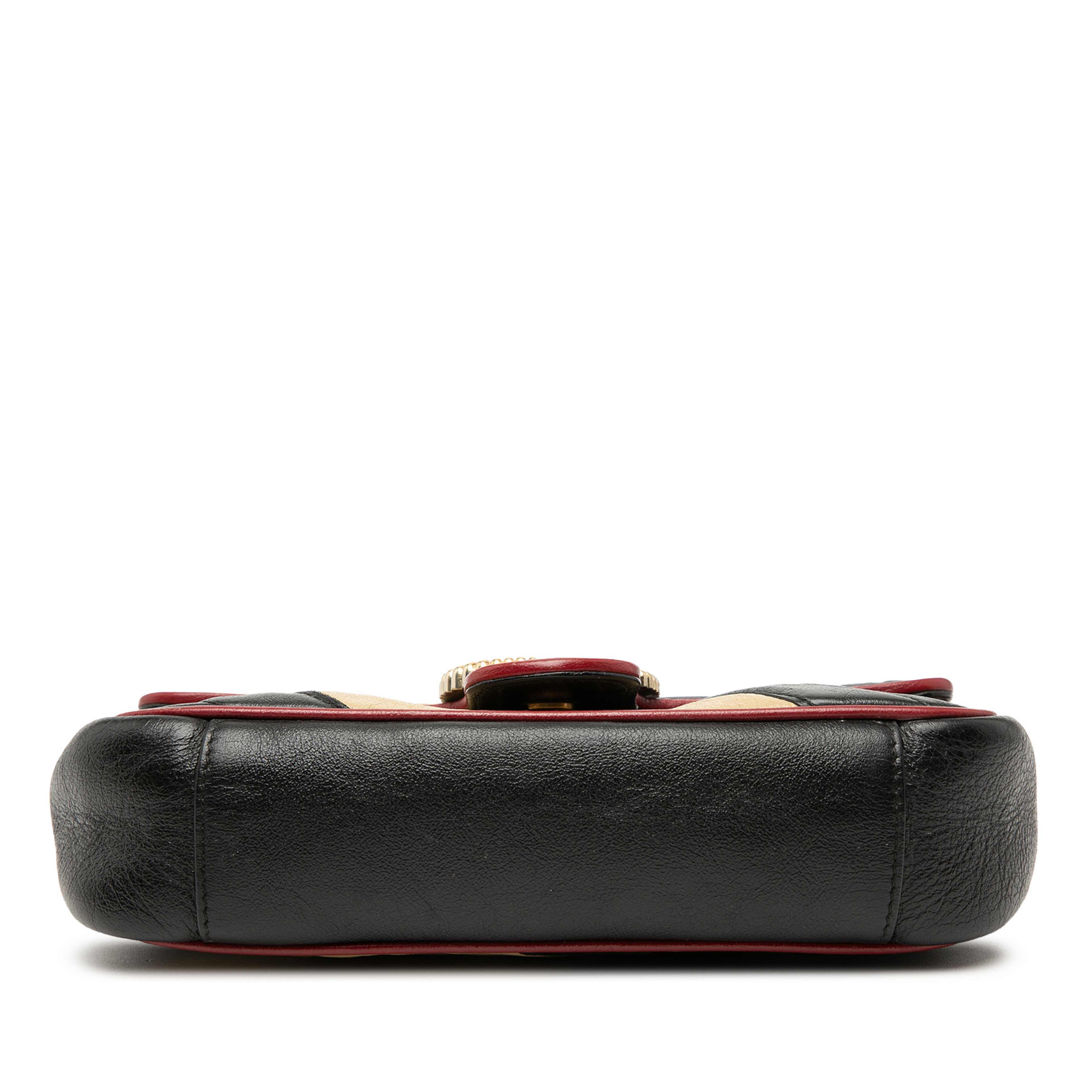 Gucci Small Gg Marmont Matelasse Diagonal Leather Torchon Shoulder Bag, från Luxclusif, i färgen beige. Klicka för att öppna bilden i stort format