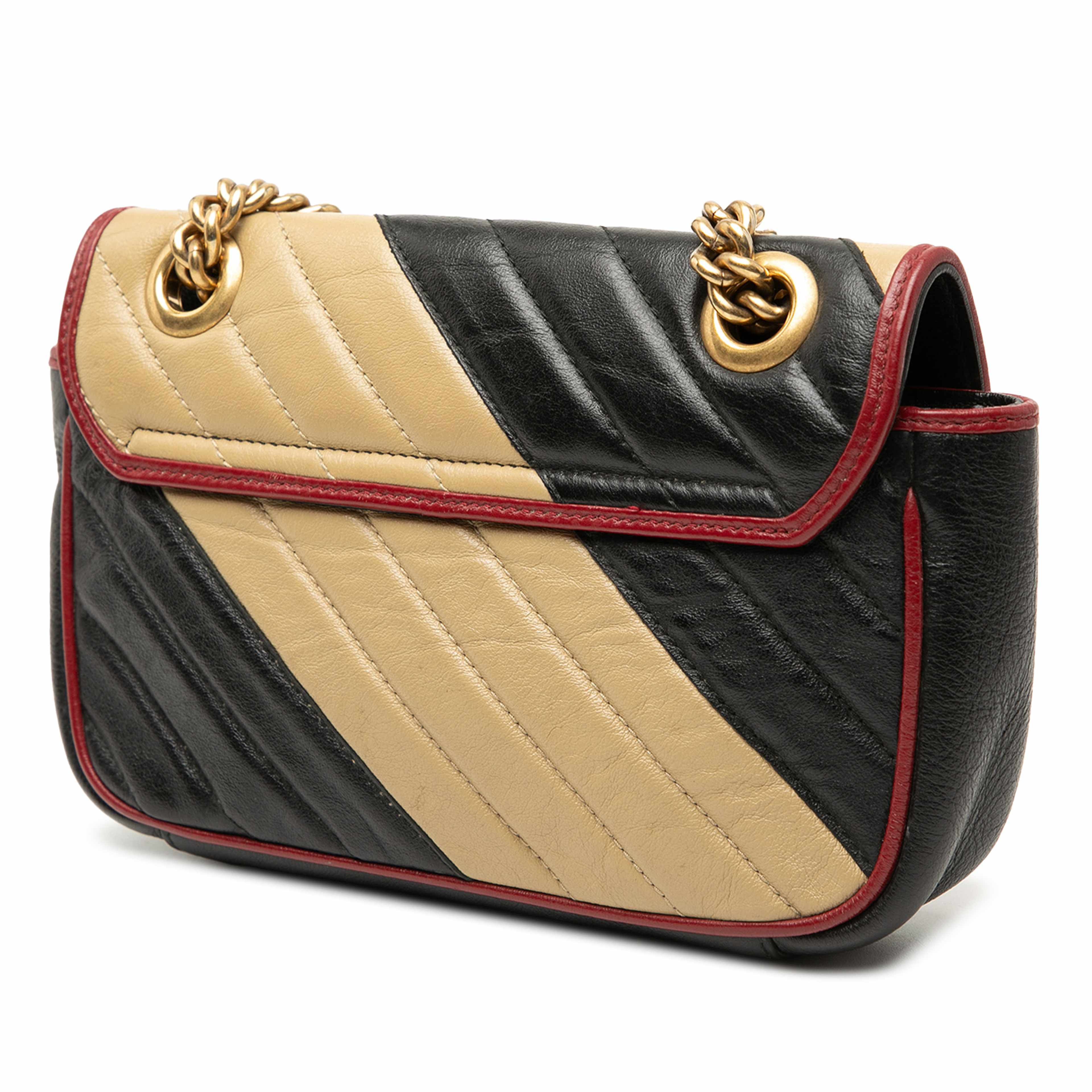 Gucci Small Gg Marmont Matelasse Diagonal Leather Torchon Shoulder Bag, från Luxclusif, i färgen beige. Klicka för att öppna bilden i stort format