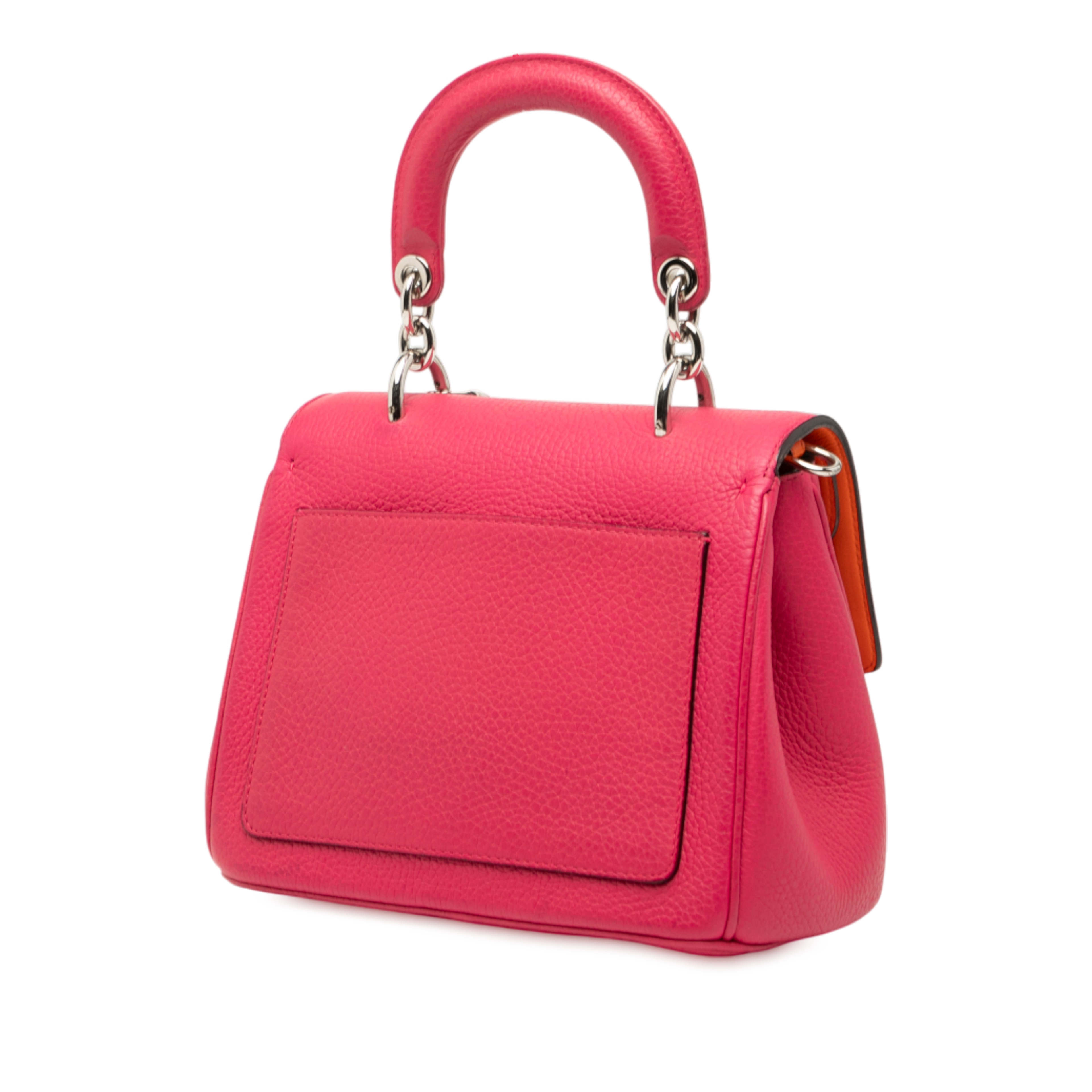 Dior Mini Leather Be Dior Flap, från Luxclusif, i färgen strawberry. Klicka för att öppna bilden i stort format