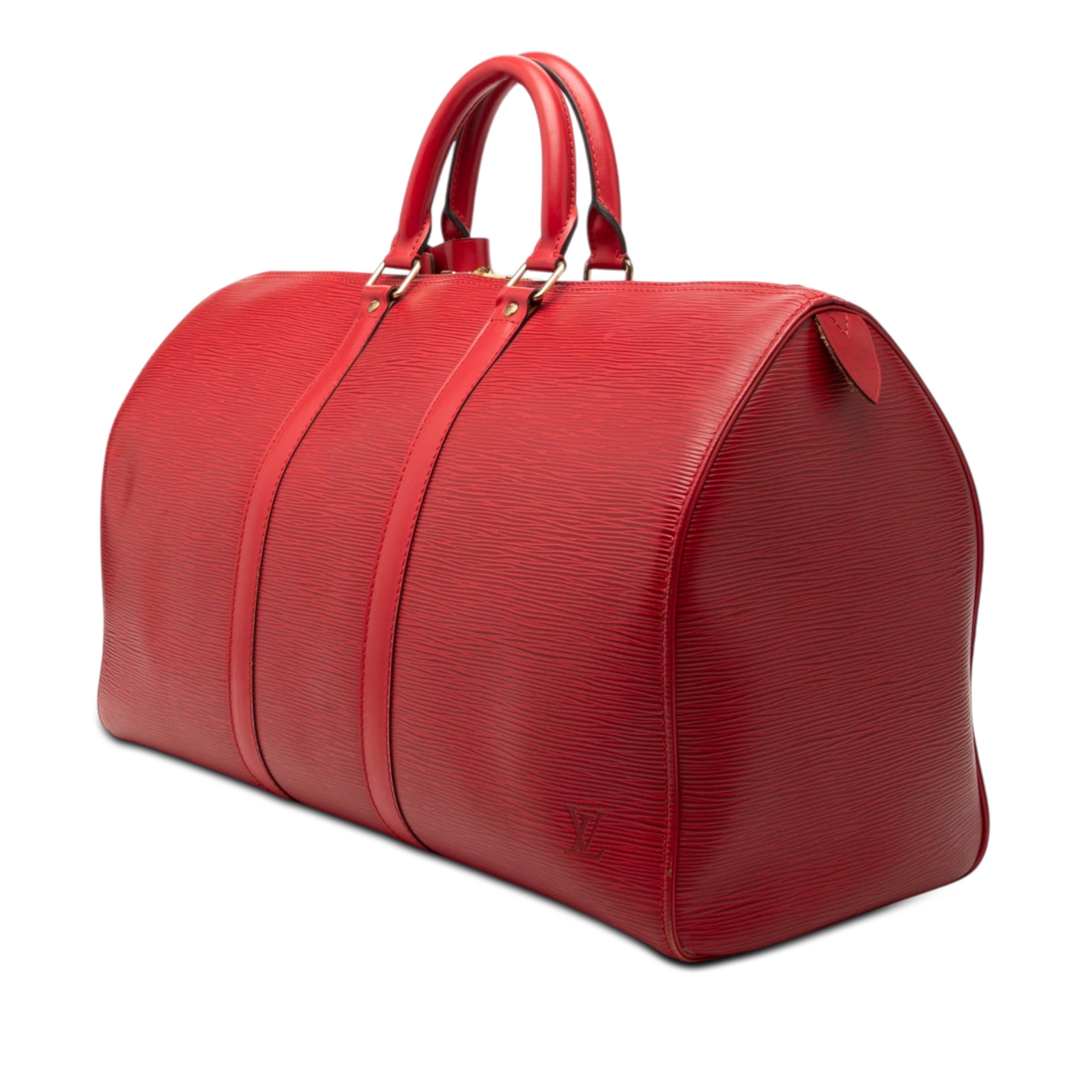 Louis Vuitton Epi Keepall 45, från Luxclusif, i färgen röd. Klicka för att öppna bilden i stort format