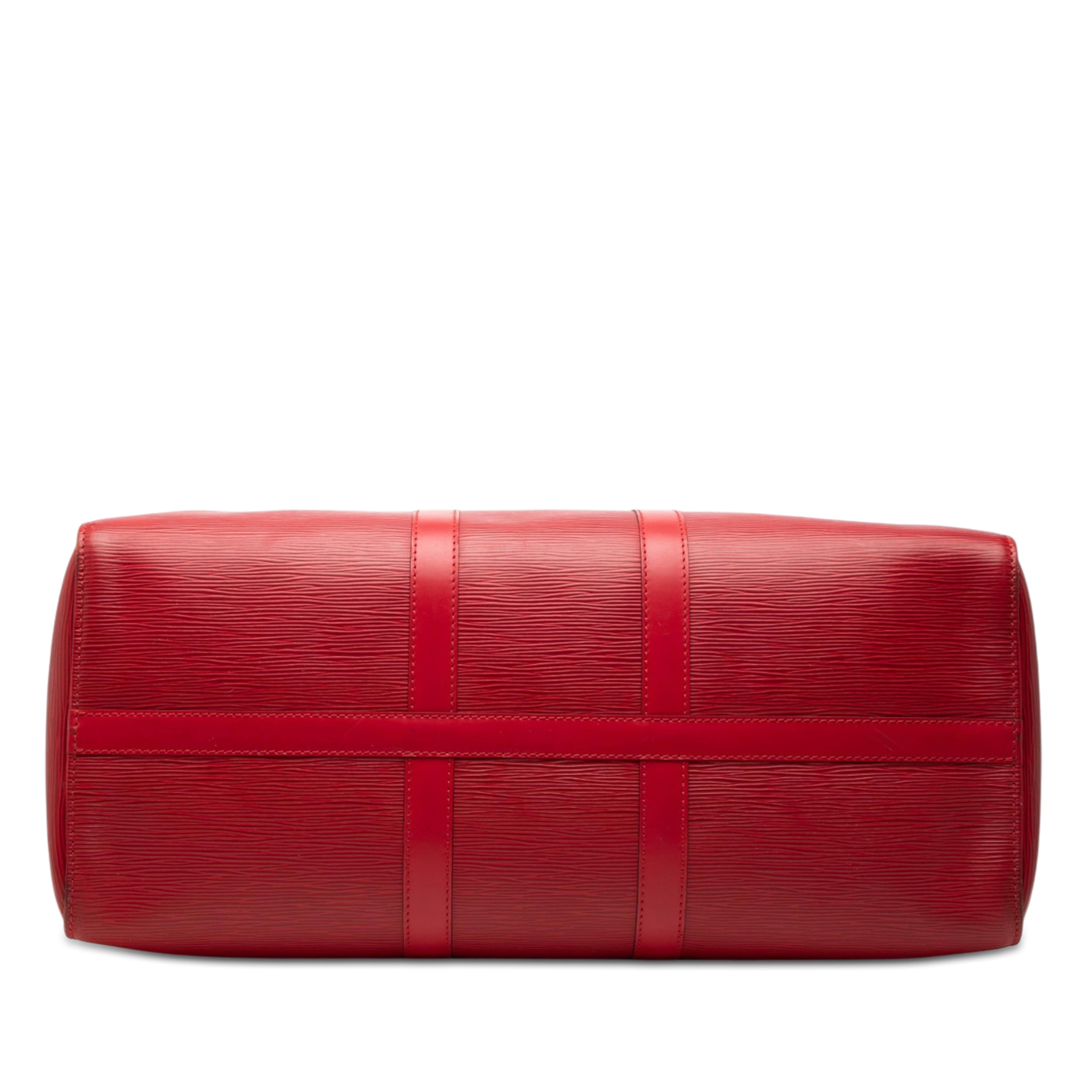 Louis Vuitton Epi Keepall 45, från Luxclusif, i färgen röd. Klicka för att öppna bilden i stort format