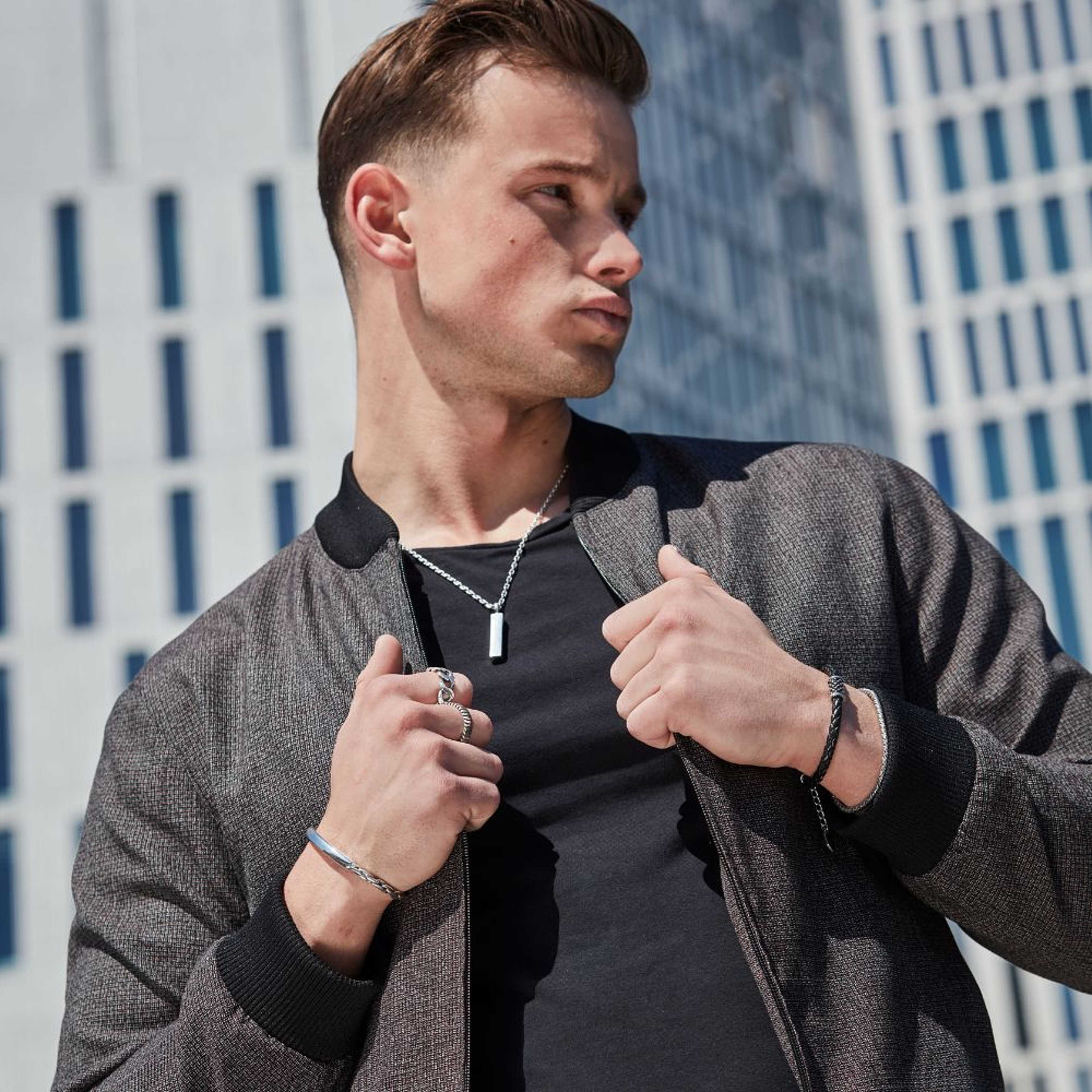 Silverhalsband | Avlång Stav | Nobel by BILLGREN, från by BILLGREN, i färgen silver. Klicka för att öppna bilden i stort format