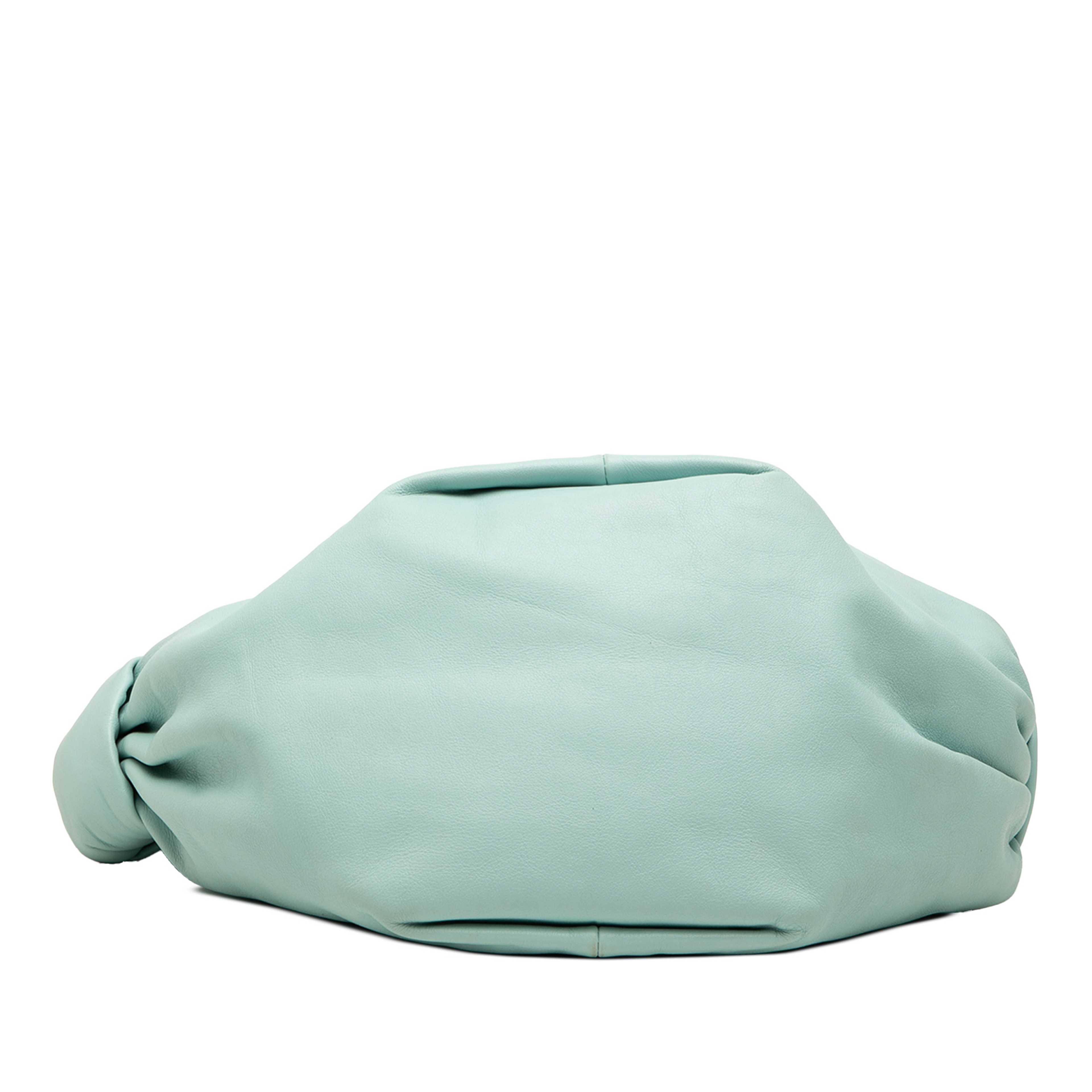 Bottega Veneta Calfskin Double Knot Handbag, från Luxclusif, i färgen blå. Klicka för att öppna bilden i stort format