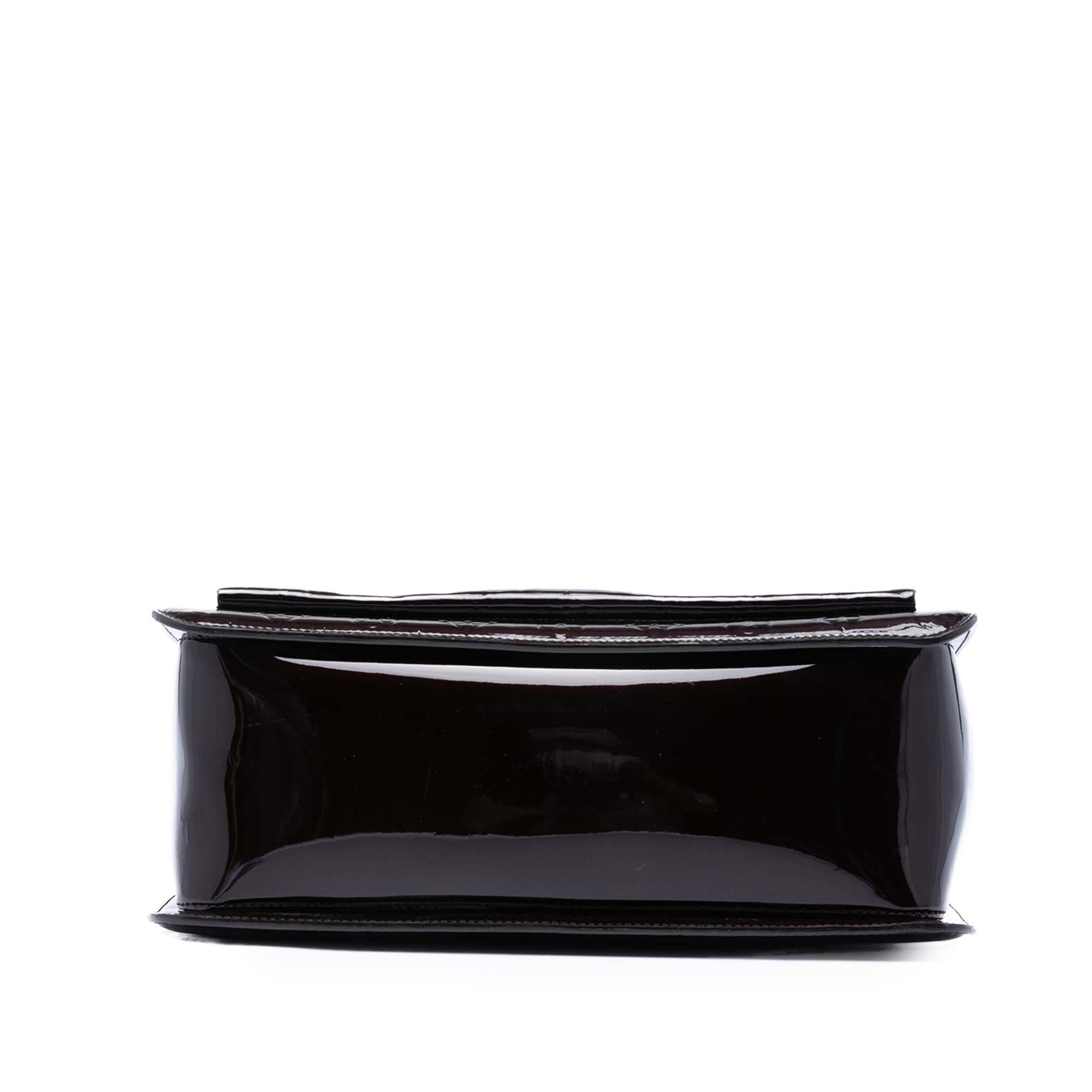 Louis Vuitton Monogram Vernis Romaine, från Luxclusif, i färgen purpur. Klicka för att öppna bilden i stort format