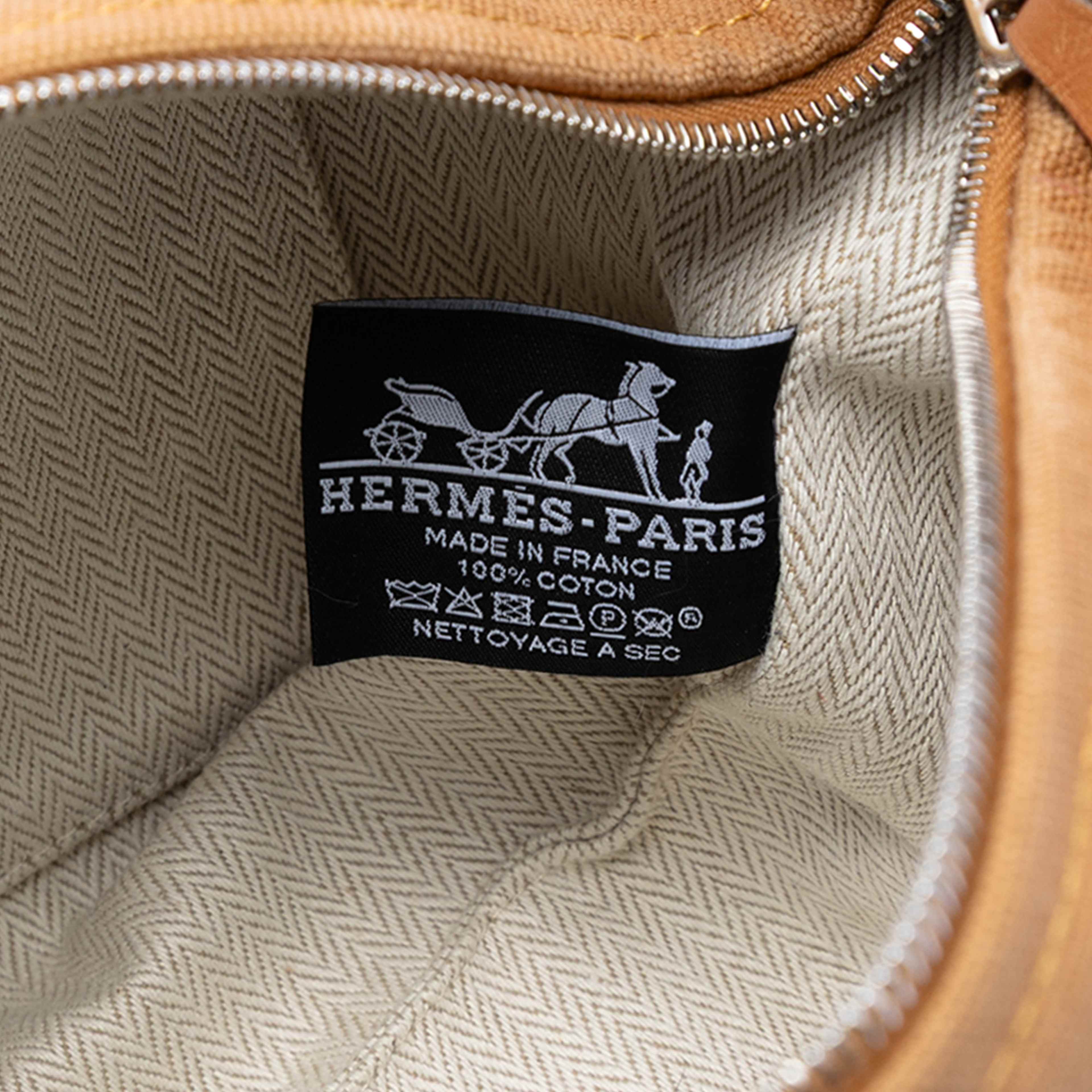 Hermès Small Toile Bride A Brac Case, från Luxclusif, i färgen brown. Klicka för att öppna bilden i stort format