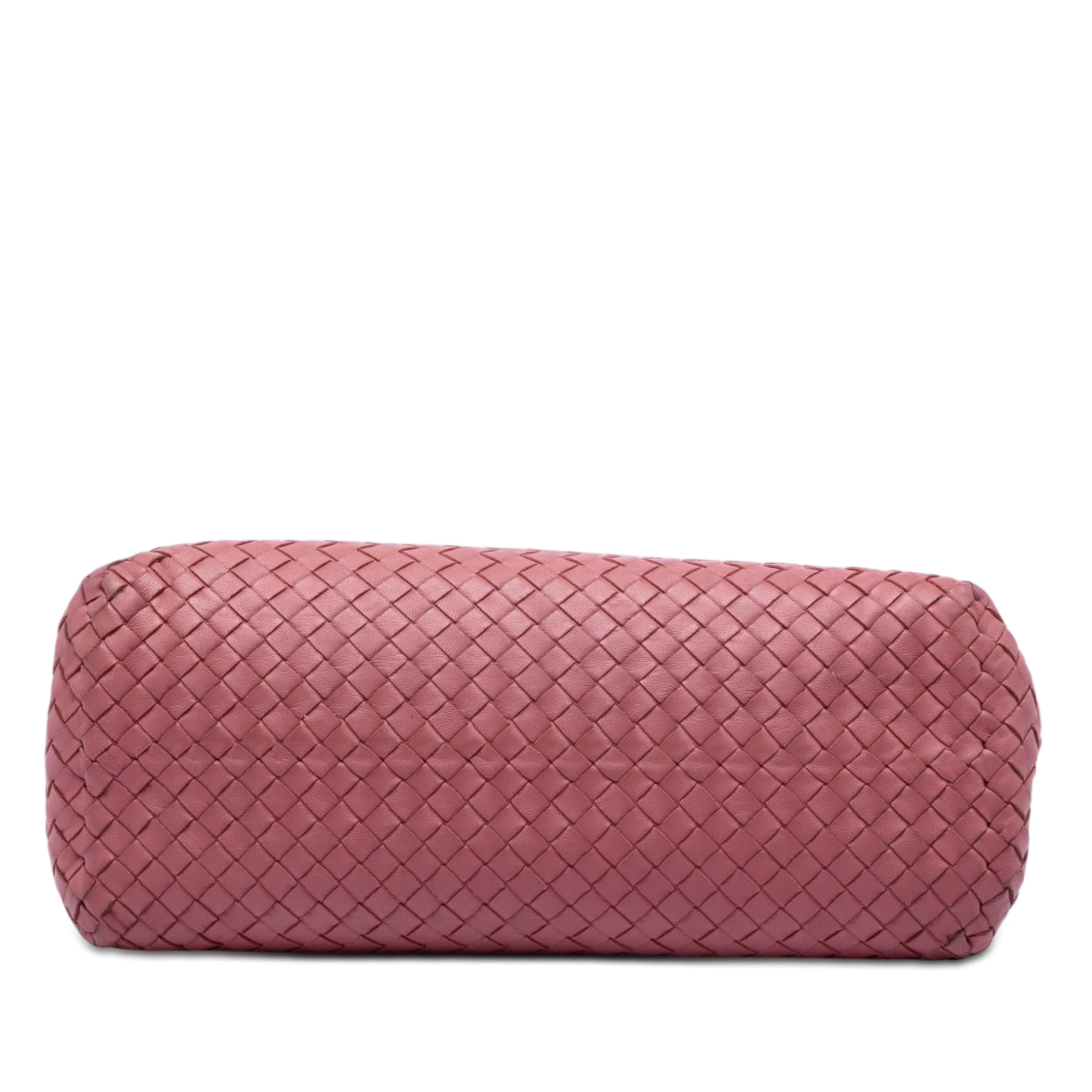 Bottega Veneta Medium Nappa Intrecciato Double Chain Tote, från Luxclusif, i färgen rosa. Klicka för att öppna bilden i stort format